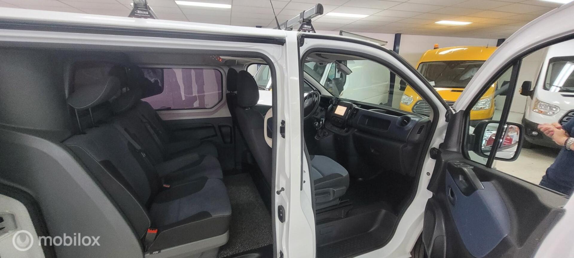 Foto van Opel Vivaro-b