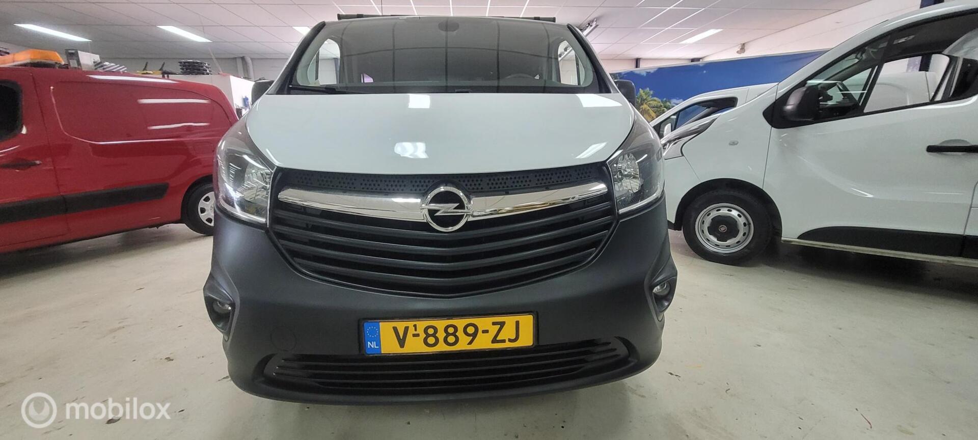 Foto van Opel Vivaro-b