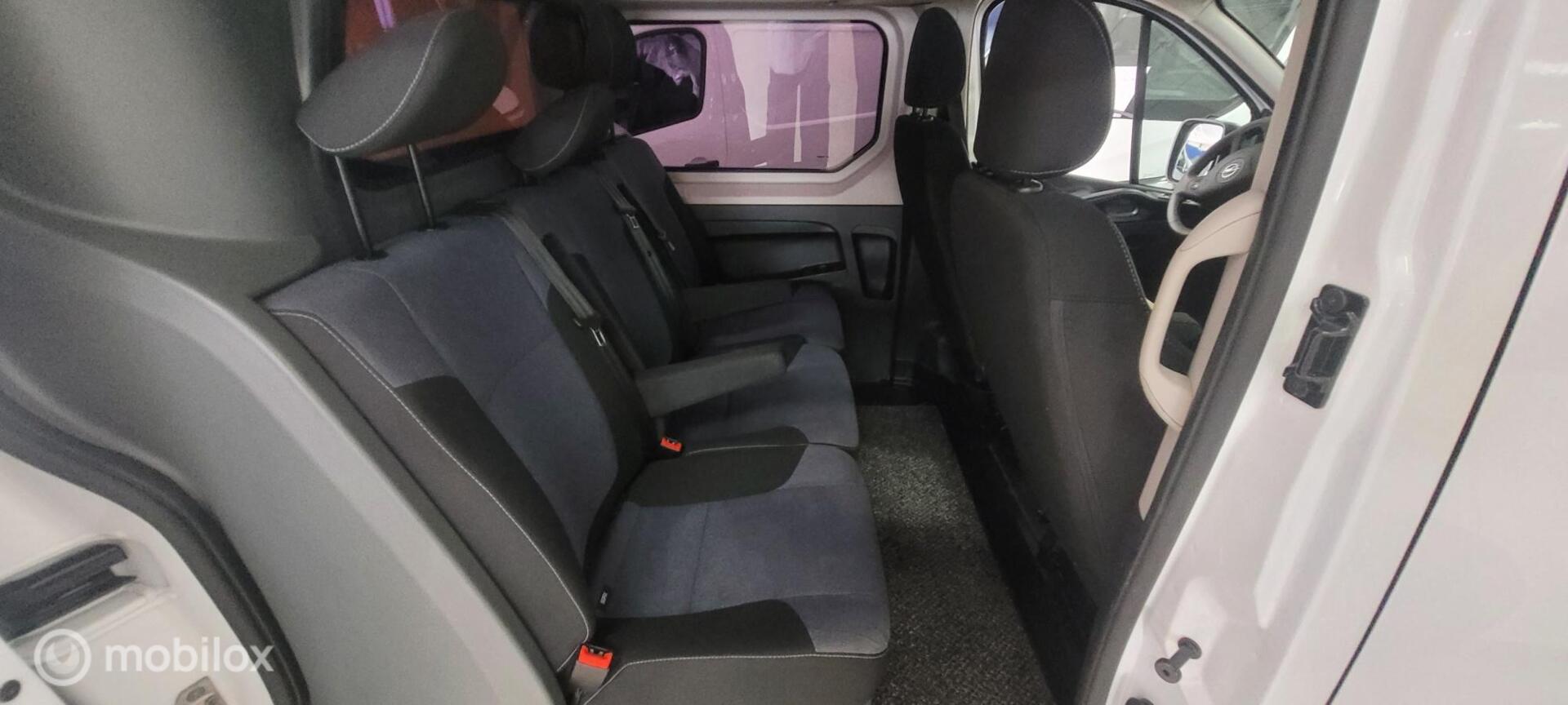 Foto van Opel Vivaro-b