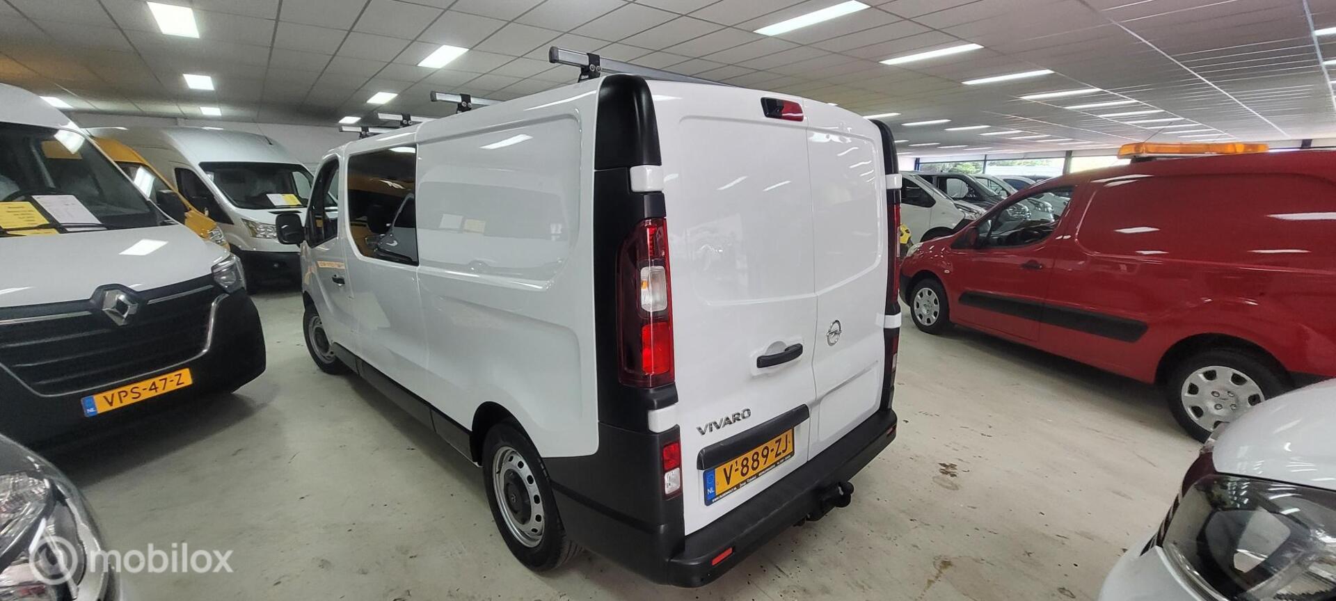 Foto van Opel Vivaro-b