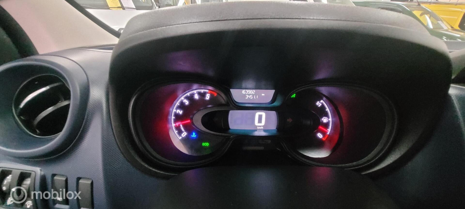 Foto van Opel Vivaro-b