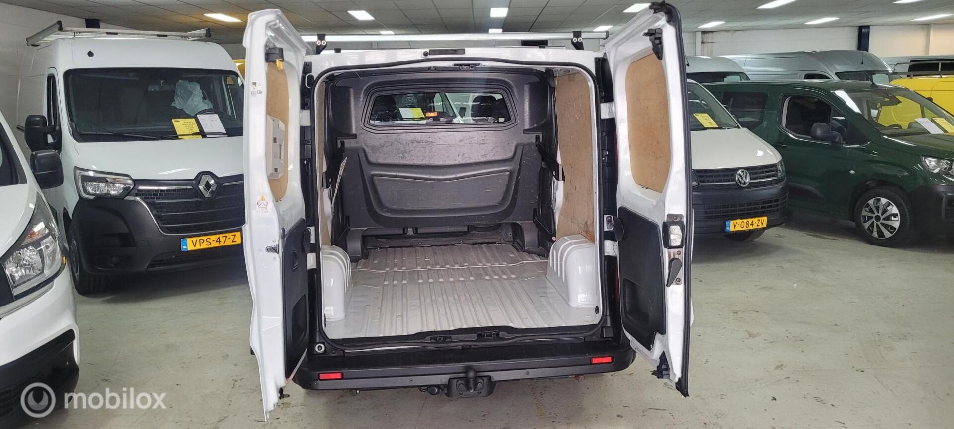 Foto van Opel Vivaro-b