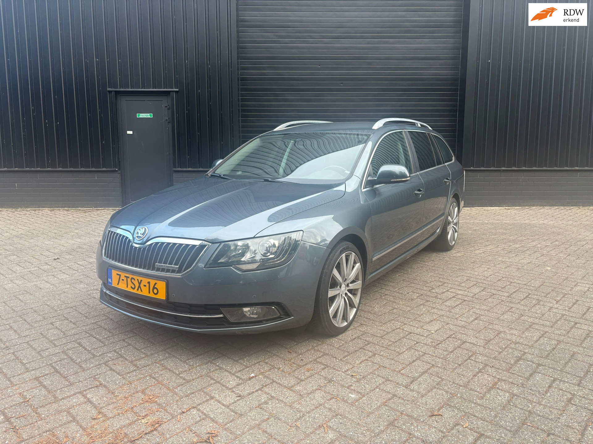 Skoda Superb 1.6 TDI Ambition Business 2014 - voorkant
