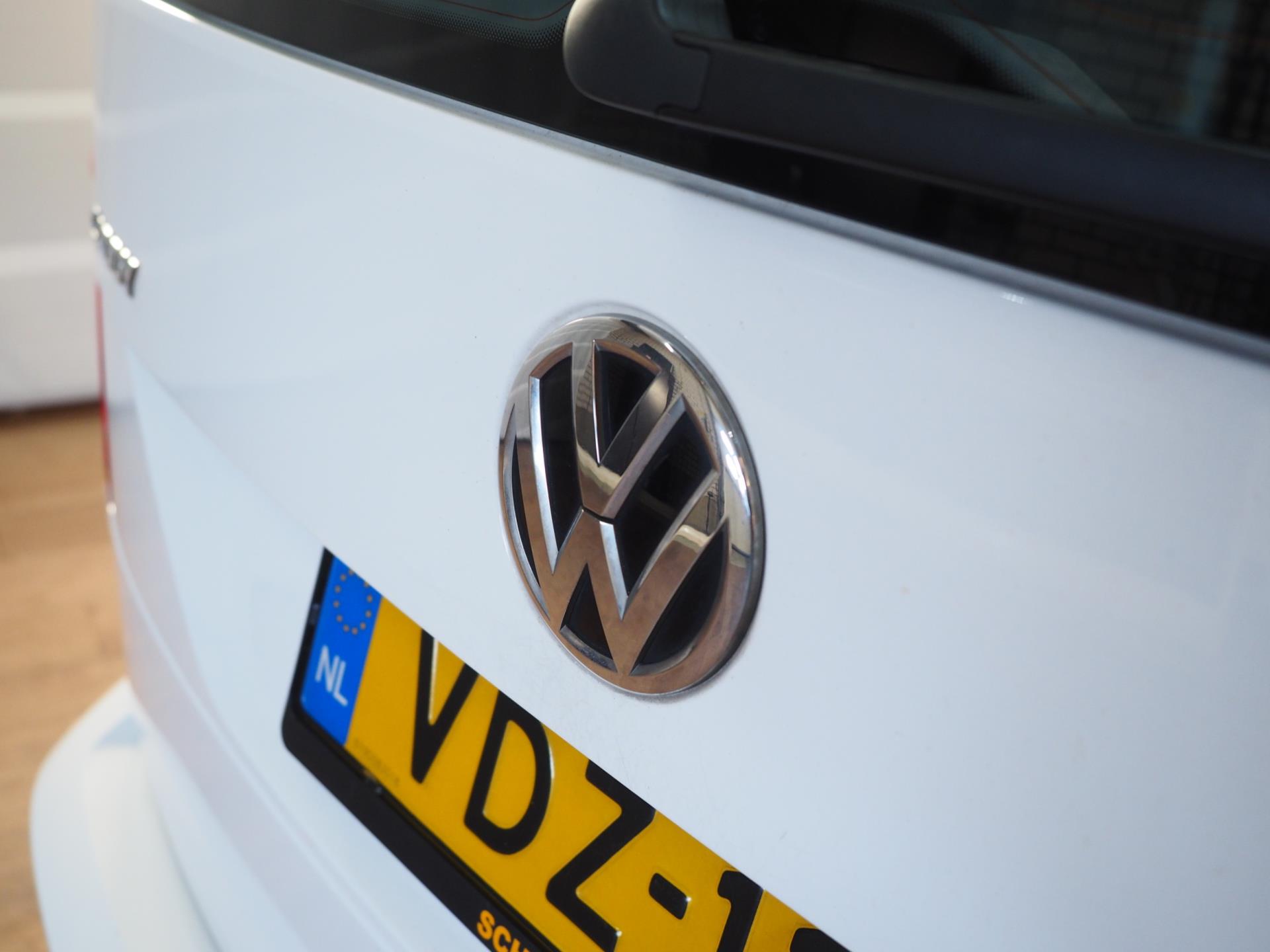 Foto van Volkswagen Caddy Modified Partition Wall
