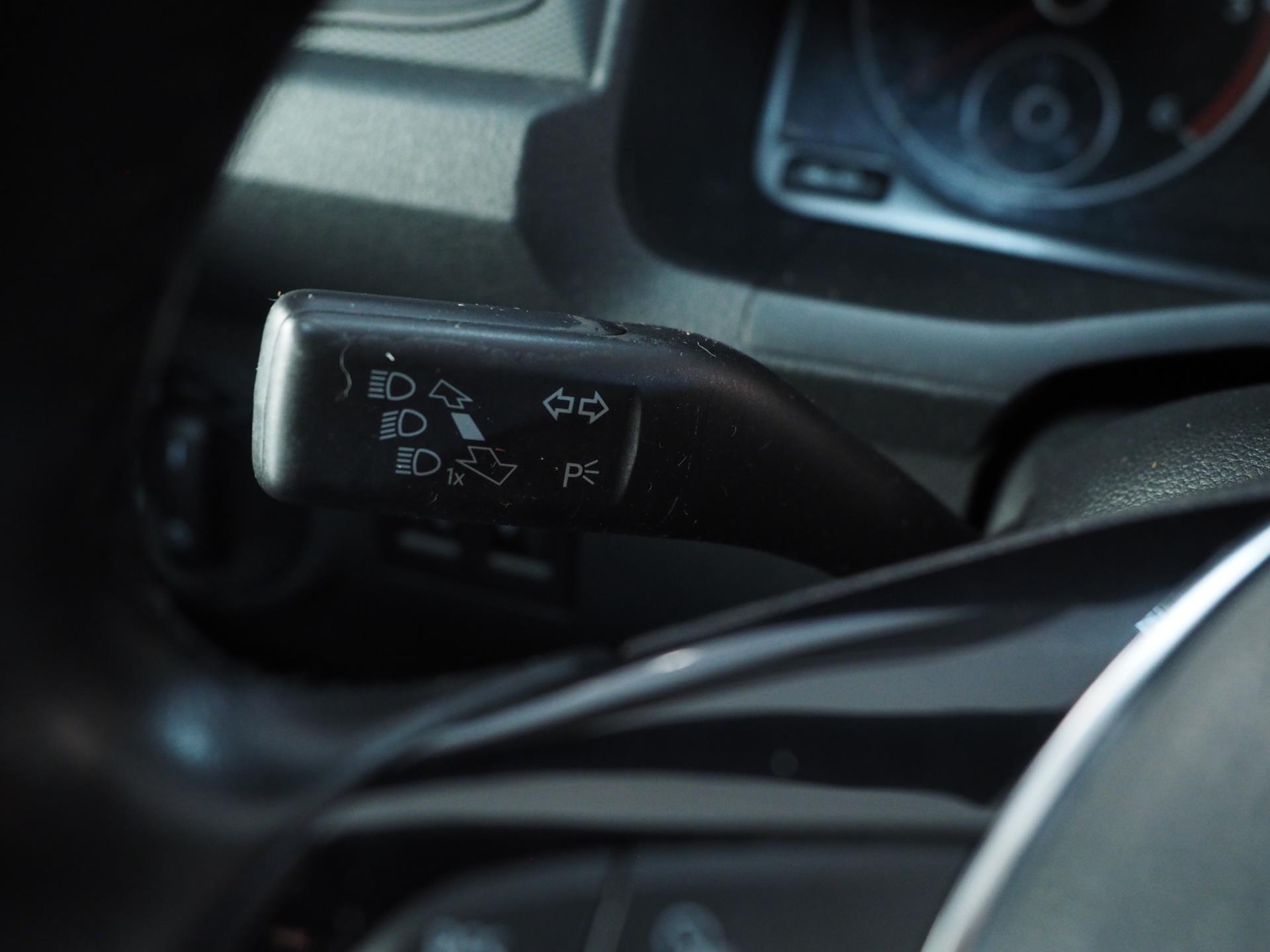 Foto van Volkswagen Caddy Modified Partition Wall