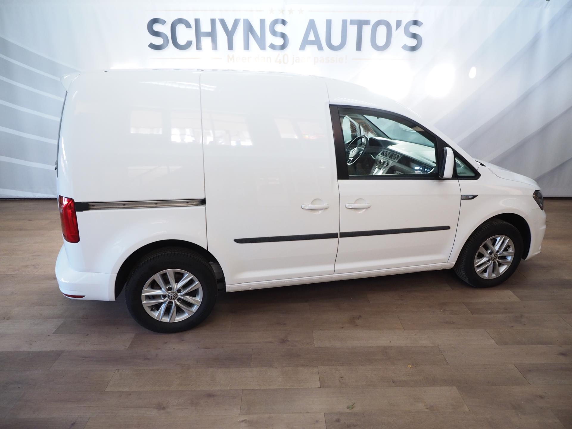 Foto van Volkswagen Caddy Modified Partition Wall