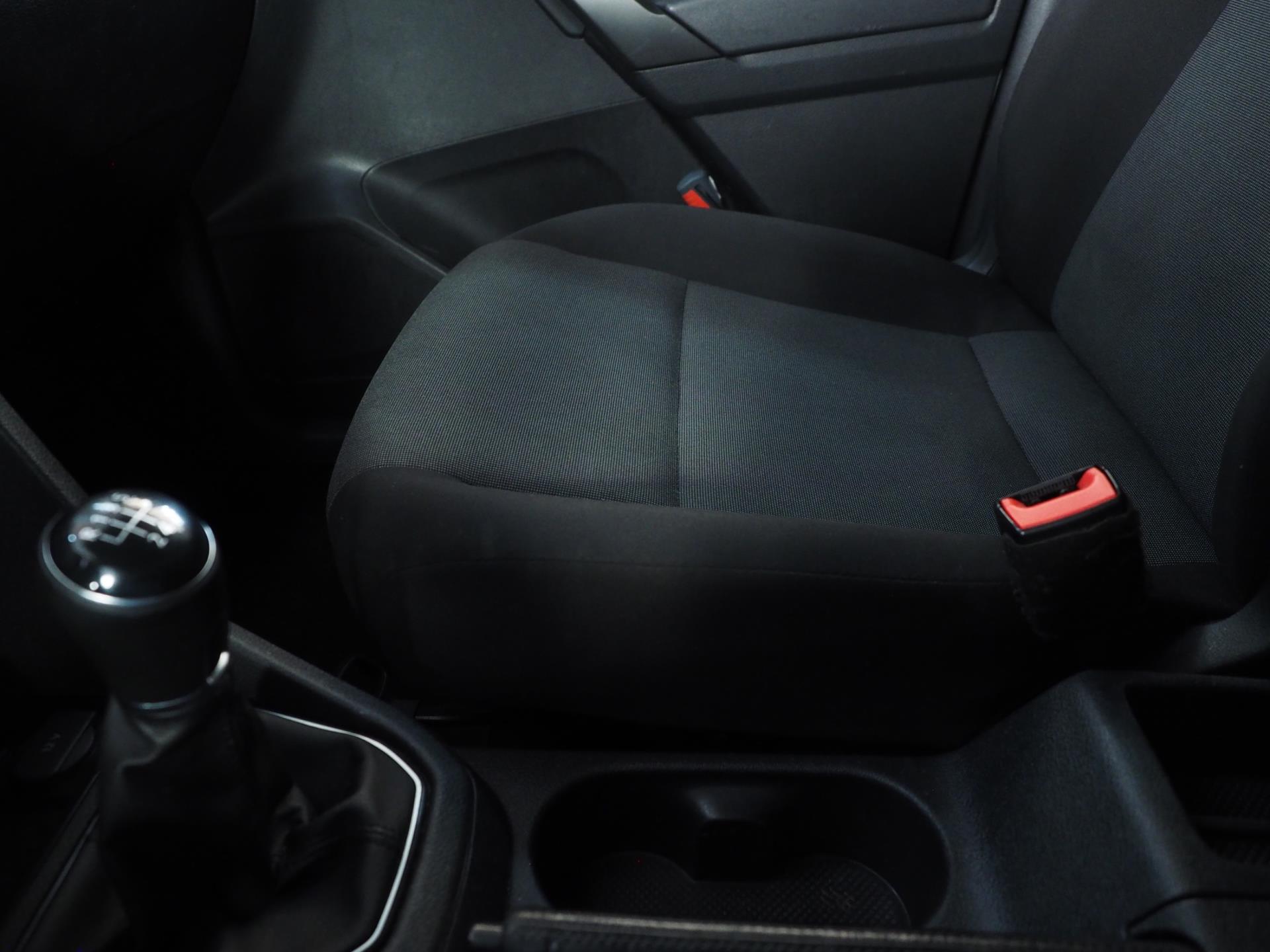 Foto van Volkswagen Caddy Modified Partition Wall