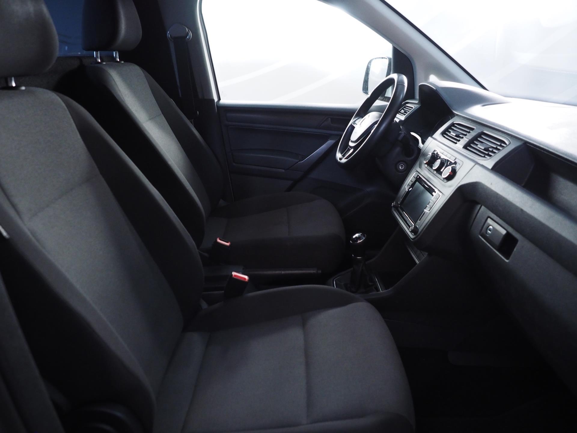 Foto van Volkswagen Caddy Modified Partition Wall