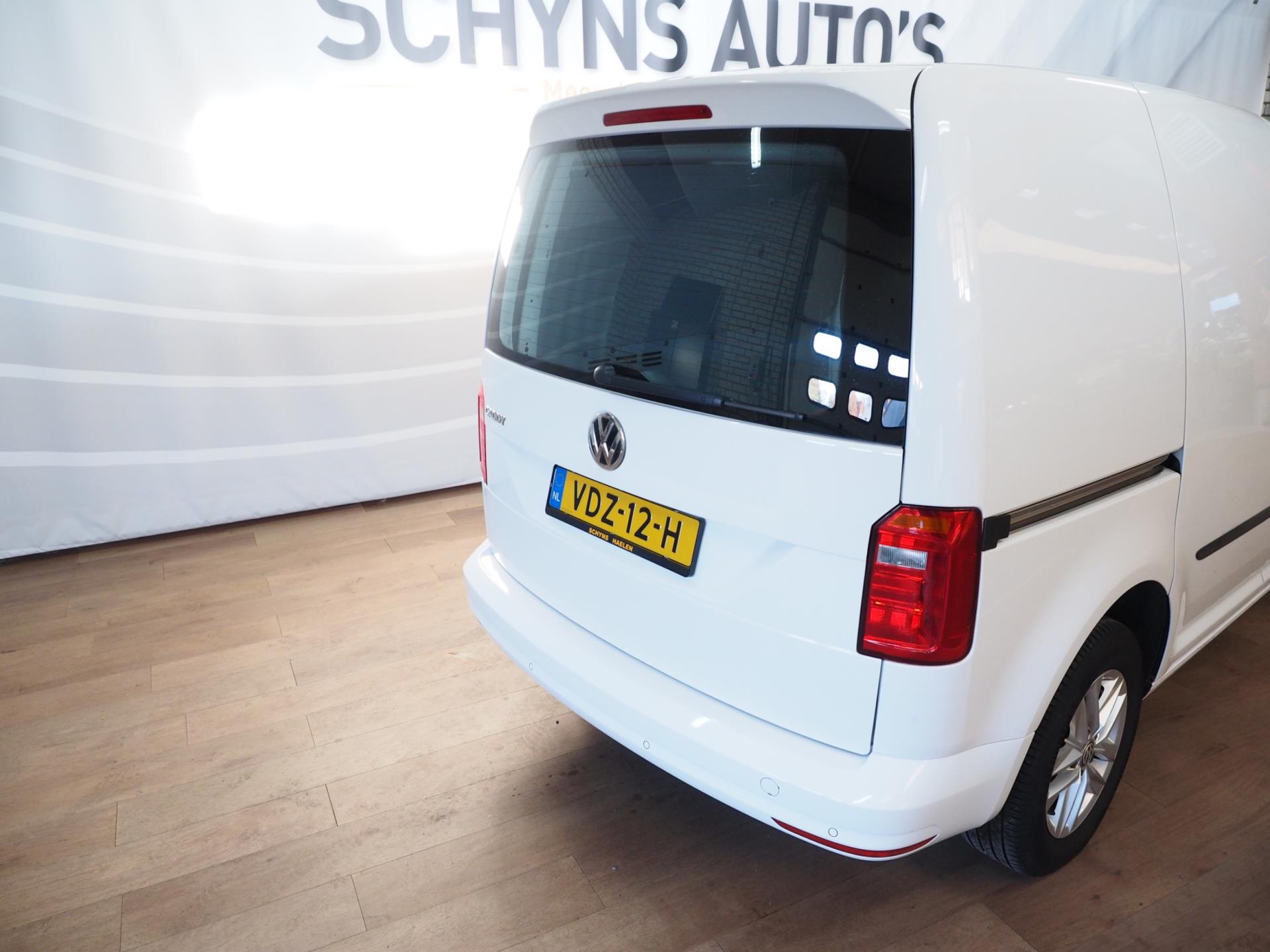 Foto van Volkswagen Caddy Modified Partition Wall