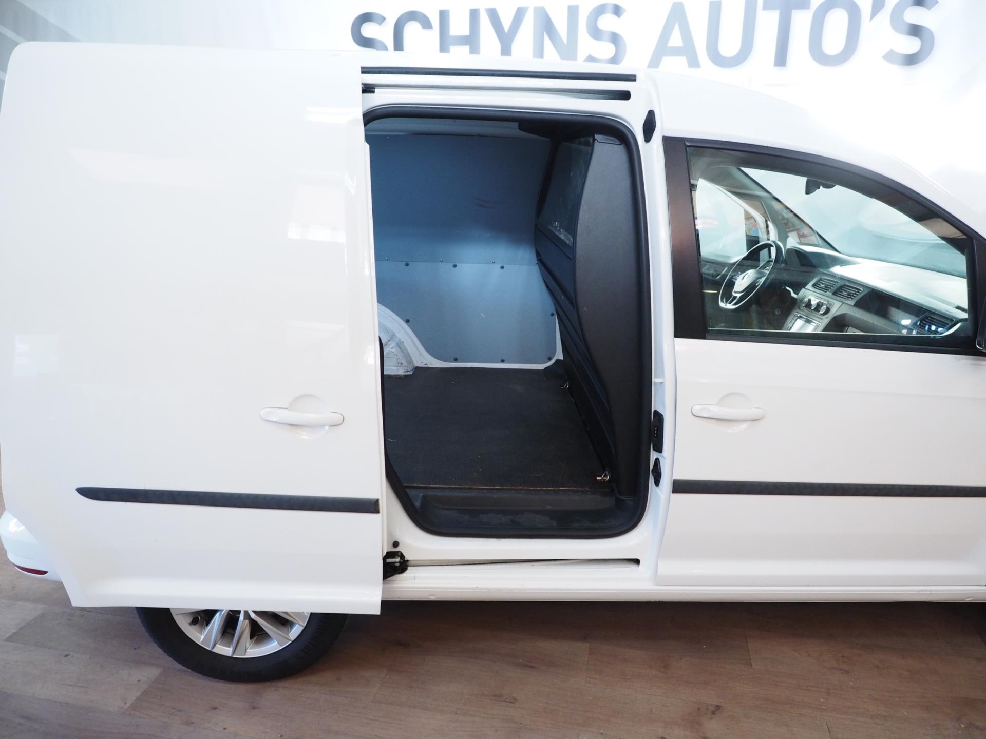 Foto van Volkswagen Caddy Modified Partition Wall