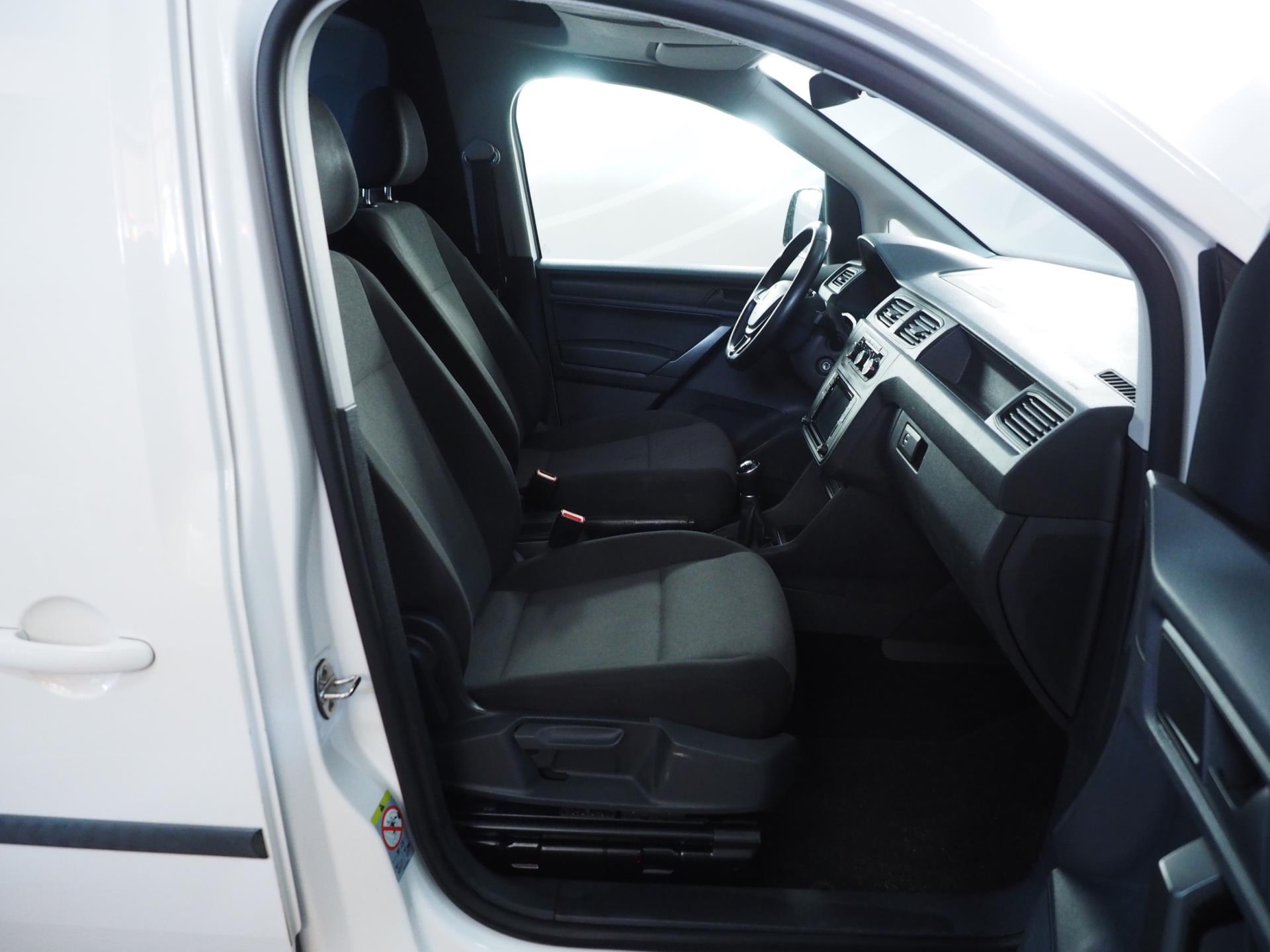 Foto van Volkswagen Caddy Modified Partition Wall