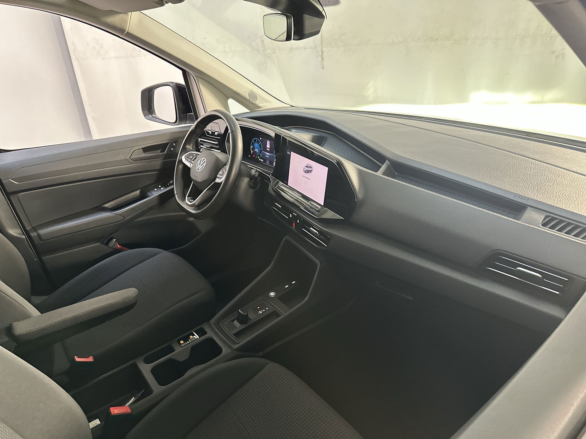 Foto van Volkswagen Caddy Modified Partition Wall