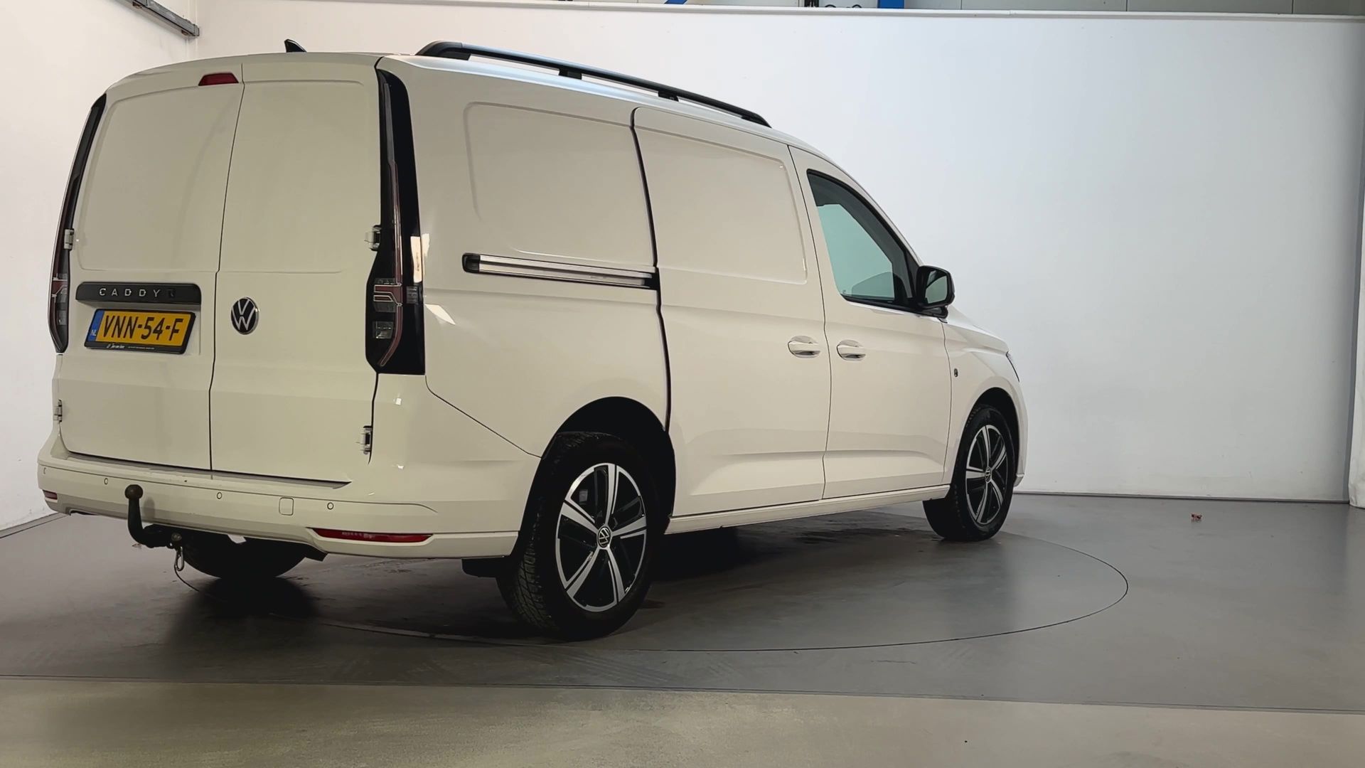Foto van Volkswagen Caddy Modified Partition Wall