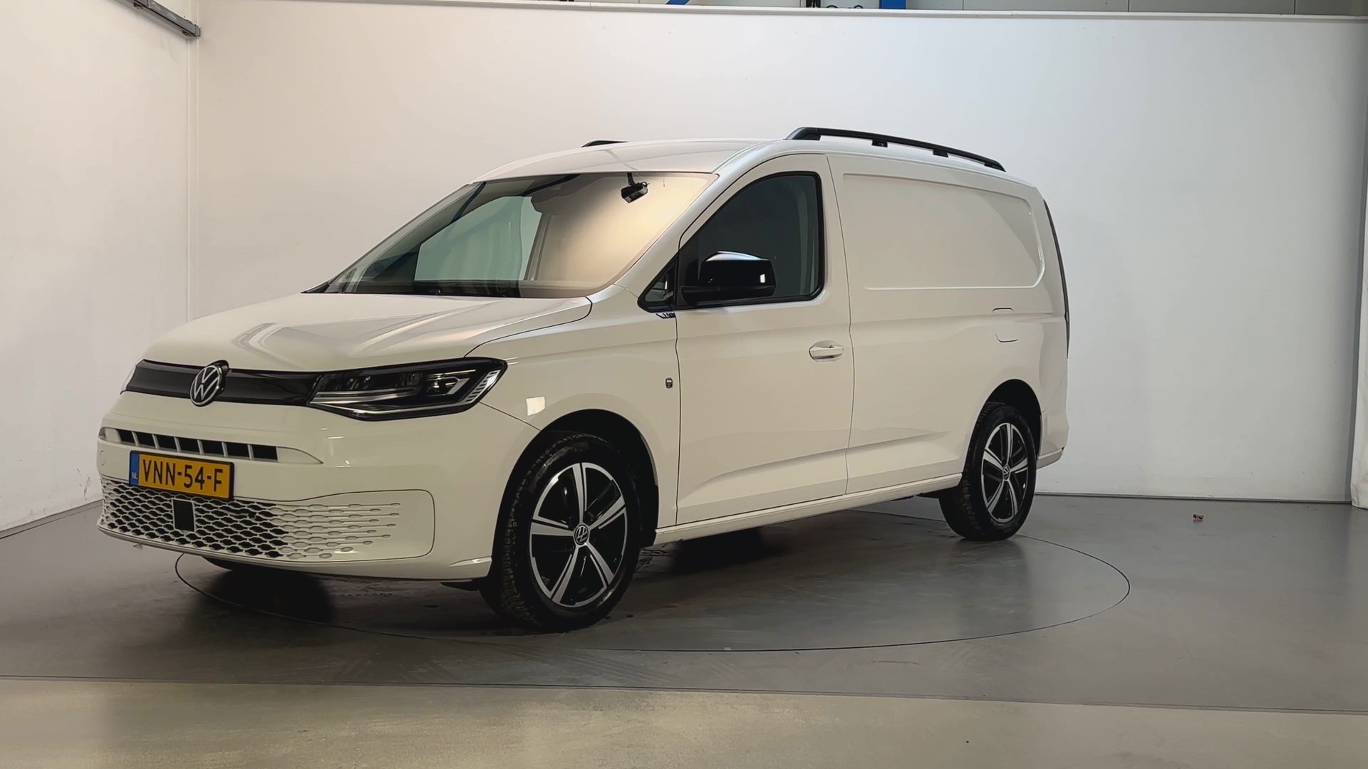 Foto van Volkswagen Caddy Modified Partition Wall