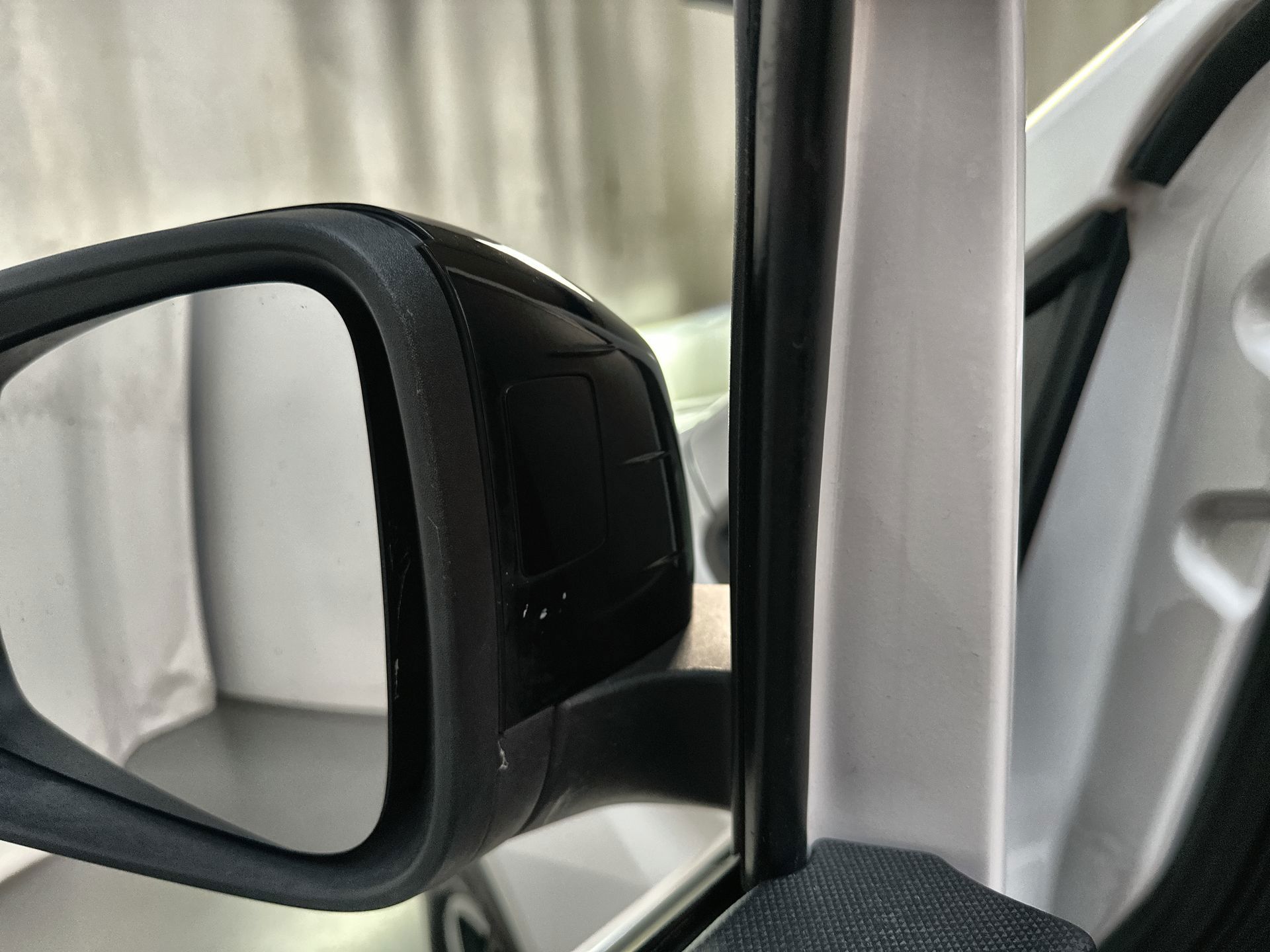 Foto van Volkswagen Caddy Modified Partition Wall