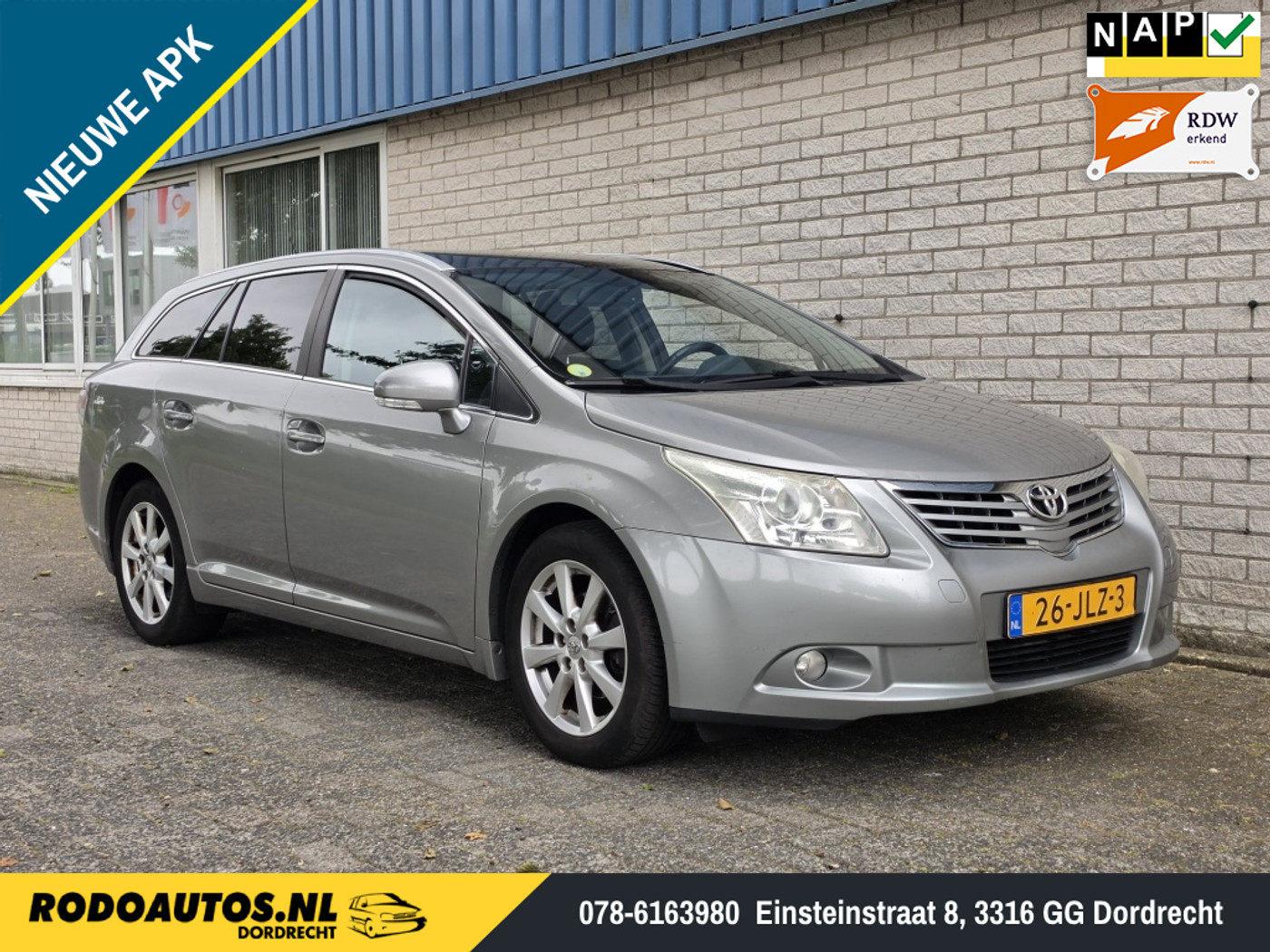 Toyota Toyota Avensis 1.8 VVTi Panoramic 2009 - voorkant