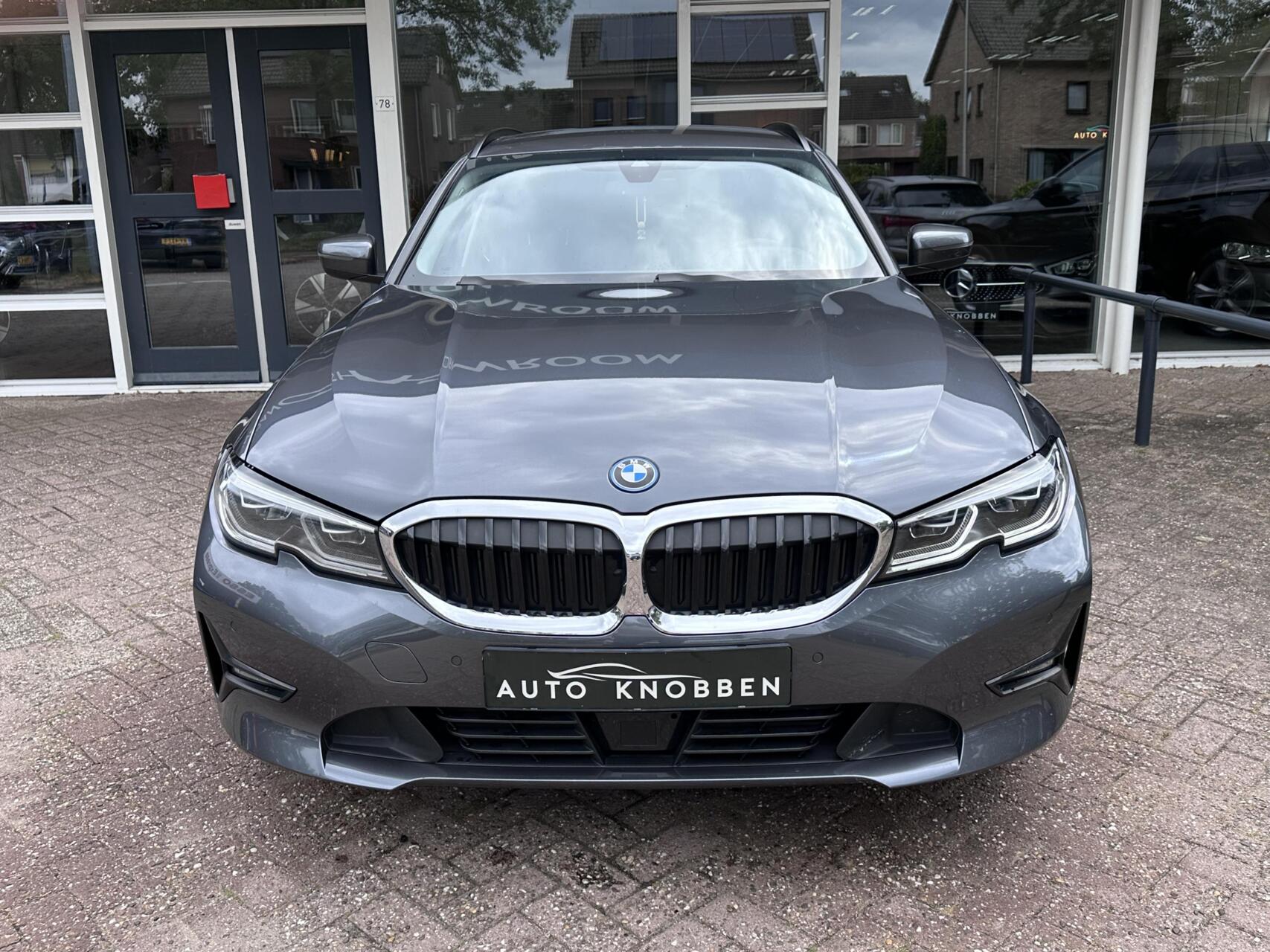 Foto van BMW 330e