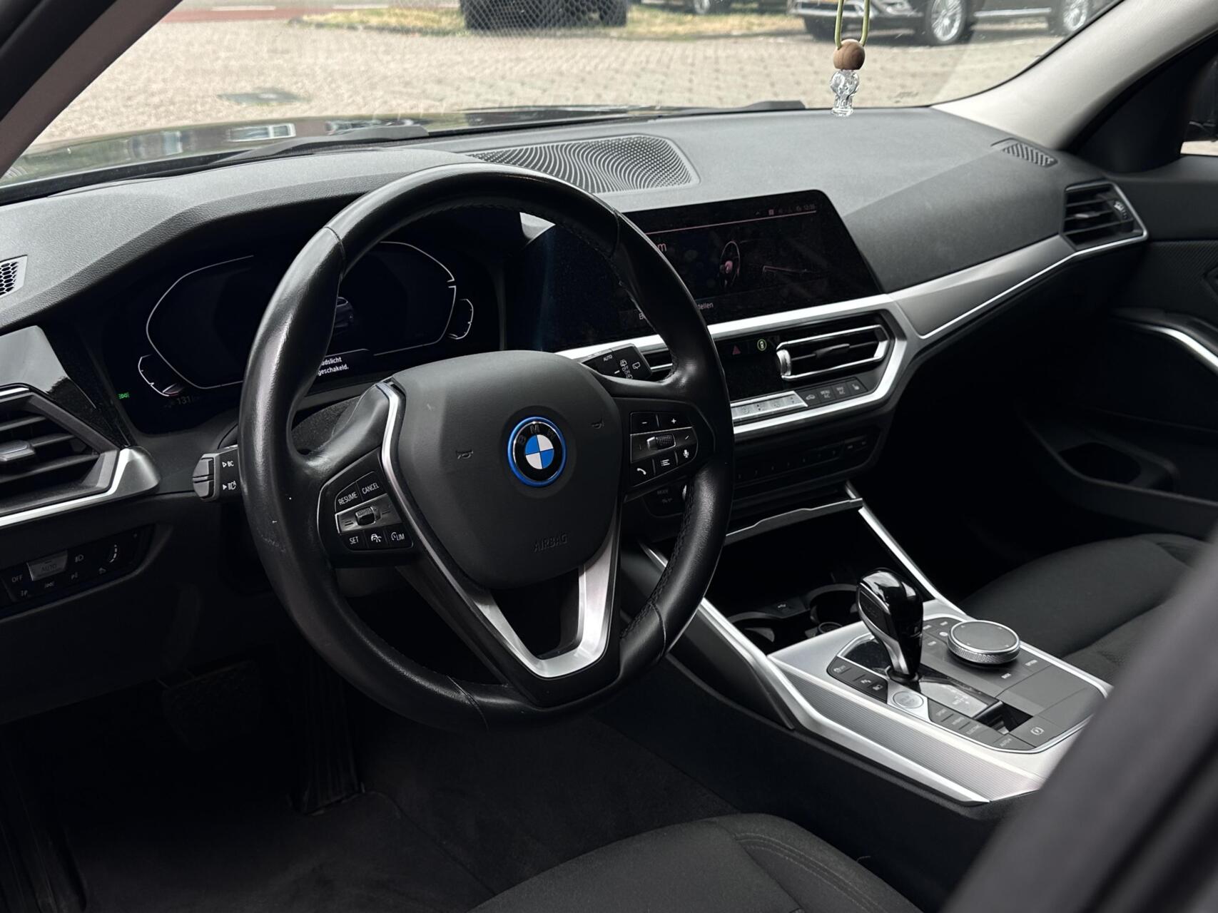 Foto van BMW 330e