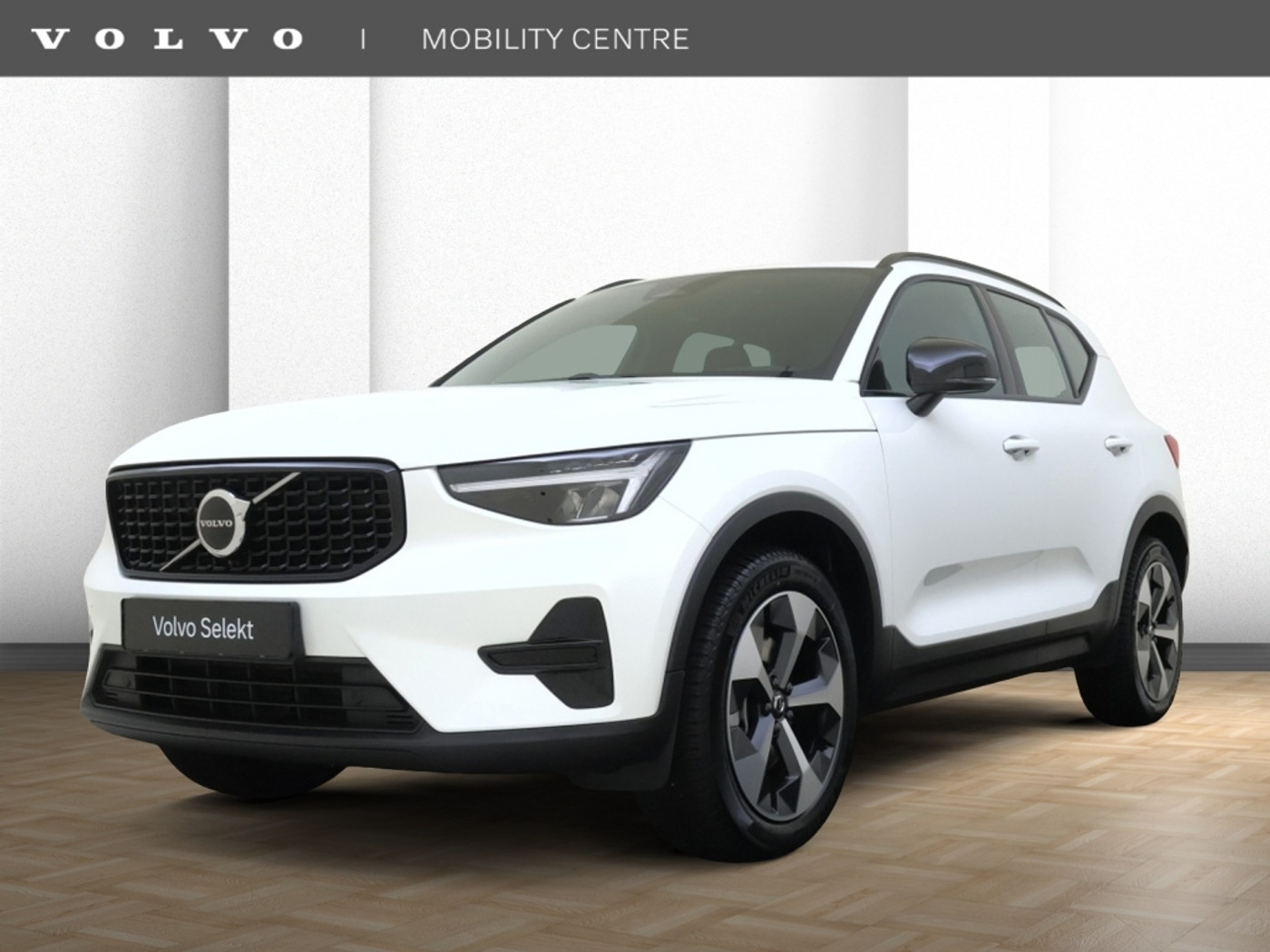 Volvo XC40 B4 Plus Dark | Trekhaak | Dodehoekdetectie | Harman/Kardon | 2025 - voorkant