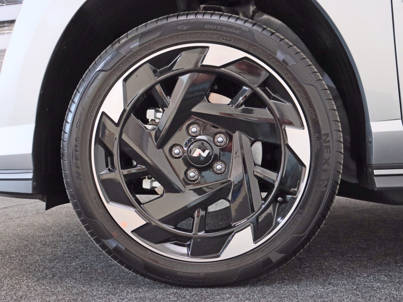 Hyundai Kona N Line Business 64.8 kWh | Demo | Private lease 619 pm 2026 - voorkant
