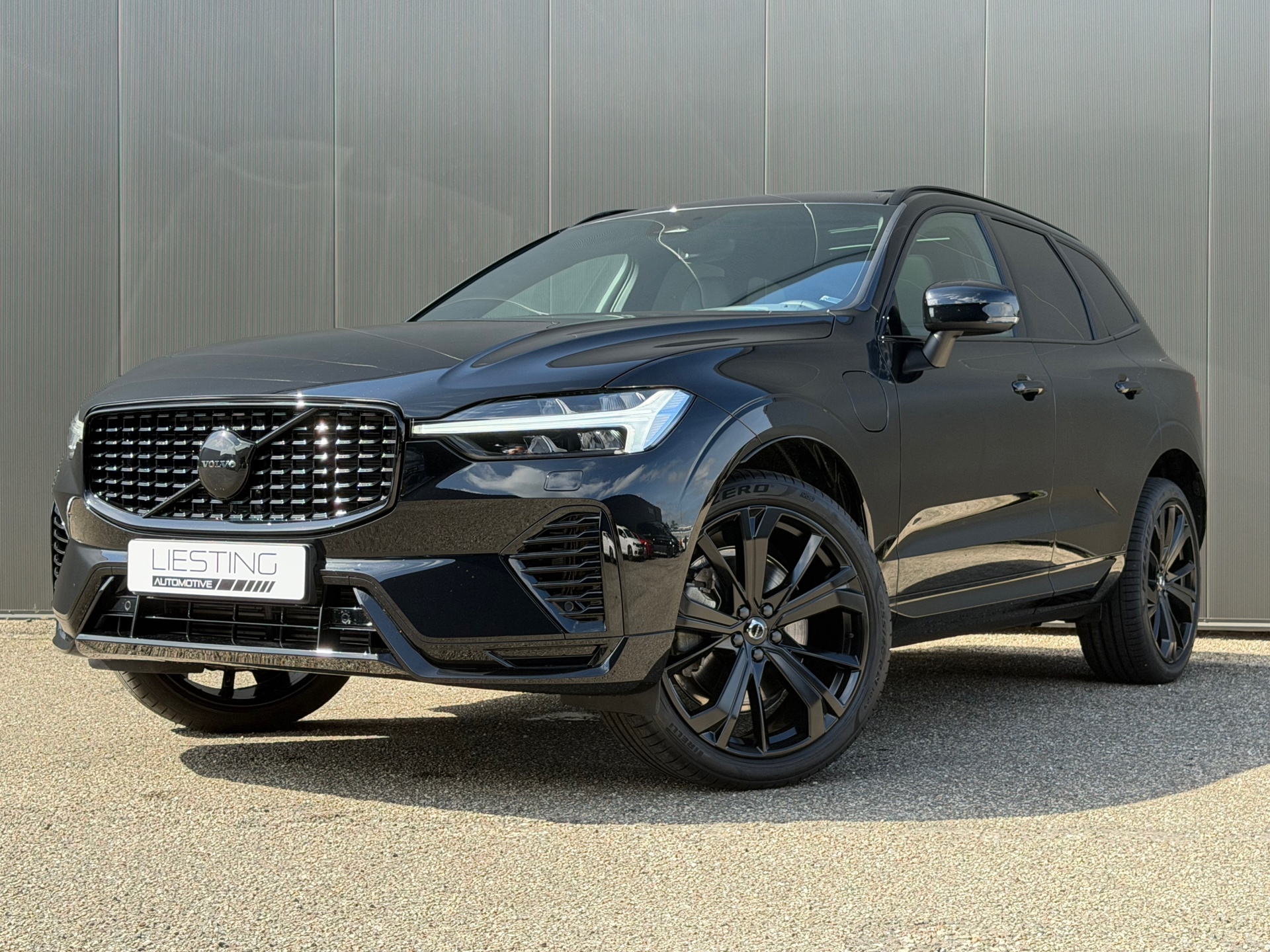 Volvo Xc60 2.0 T8 Plug-in hybrid AWD Ultra Black Edition 2024 - voorkant