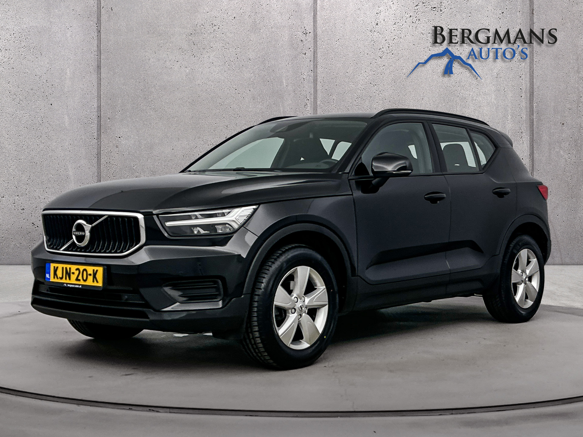 Volvo XC40 - 1.5 T2 Essential 2021 - voorkant