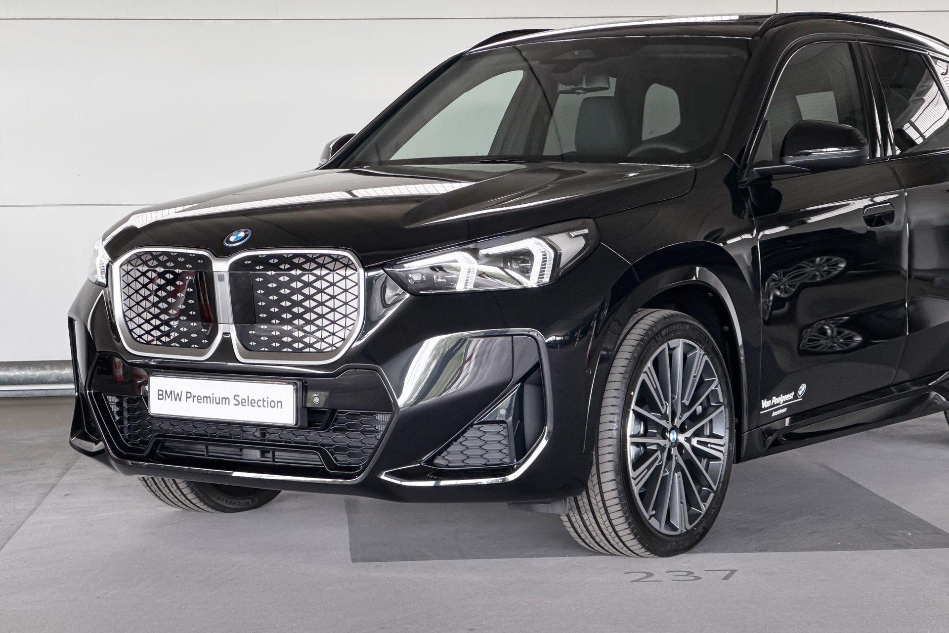 Foto van BMW Ix1