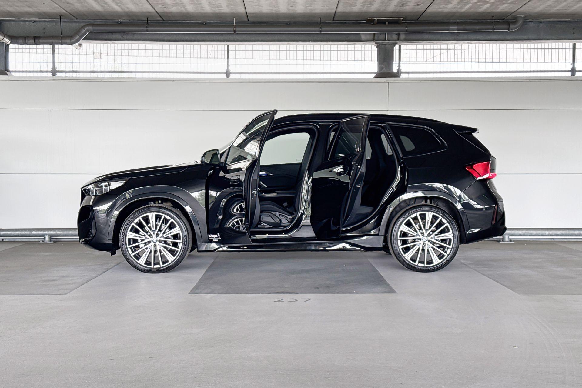 Foto van BMW Ix1