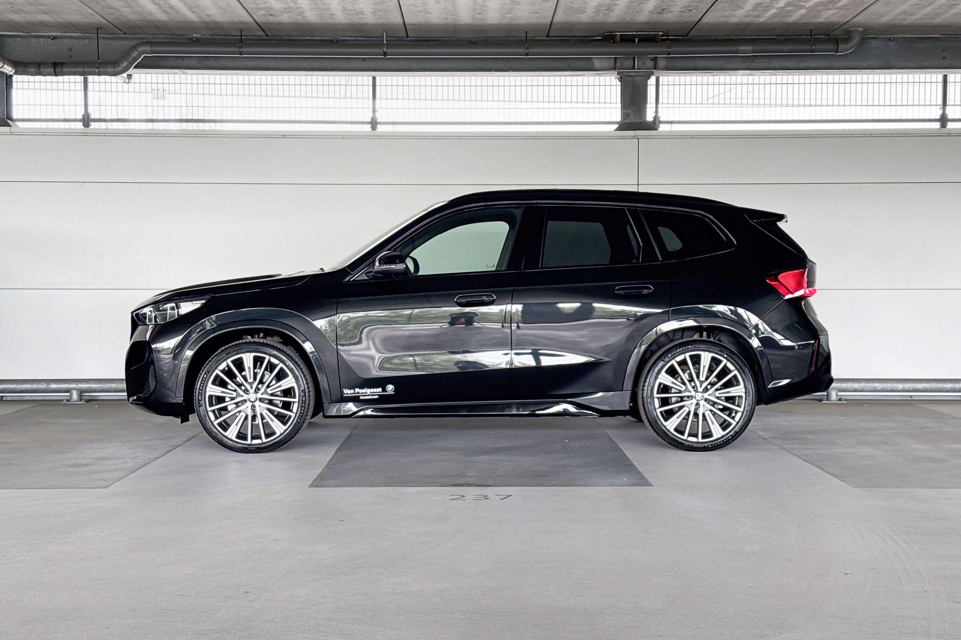 Foto van BMW Ix1