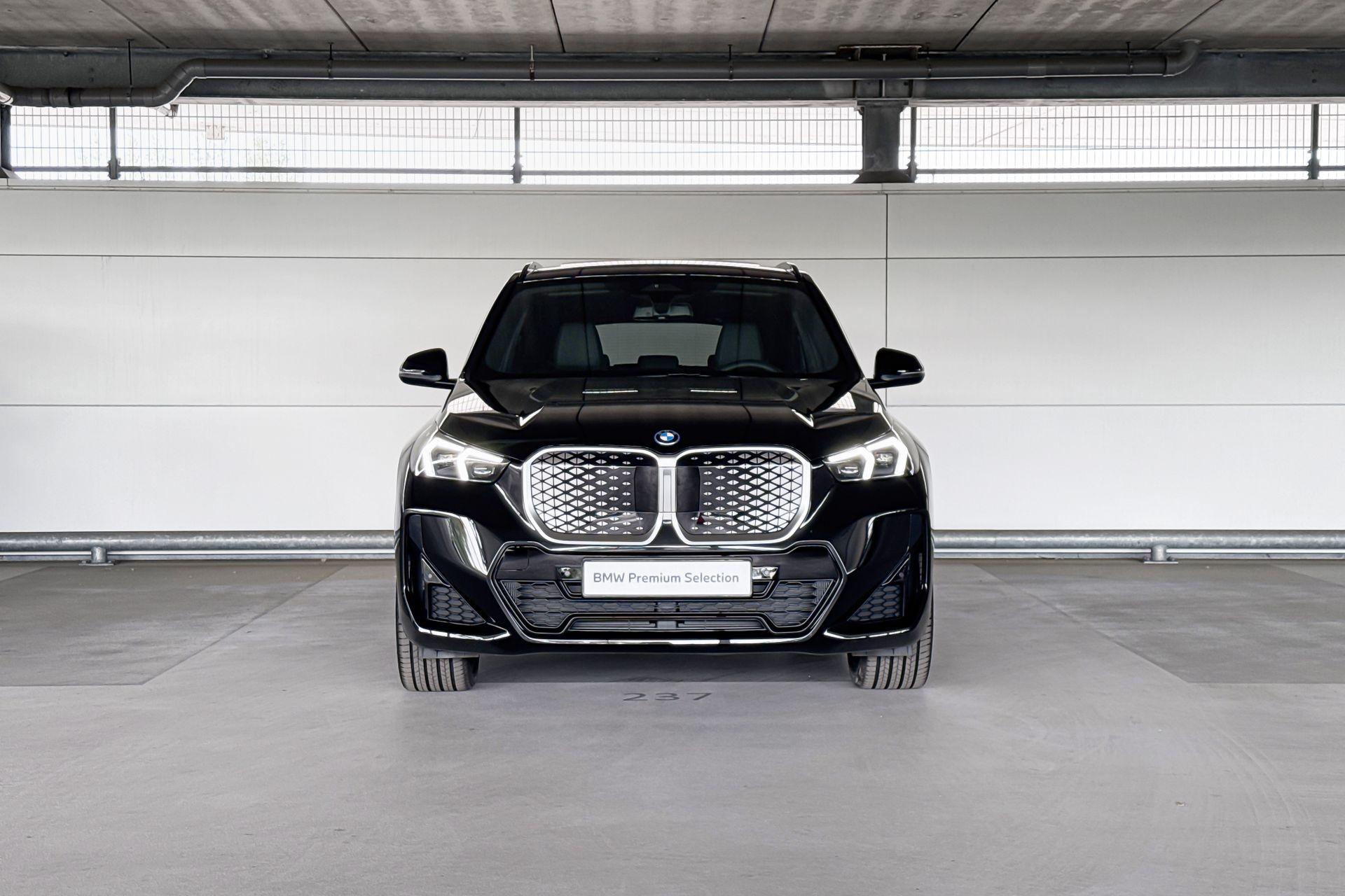 Foto van BMW Ix1