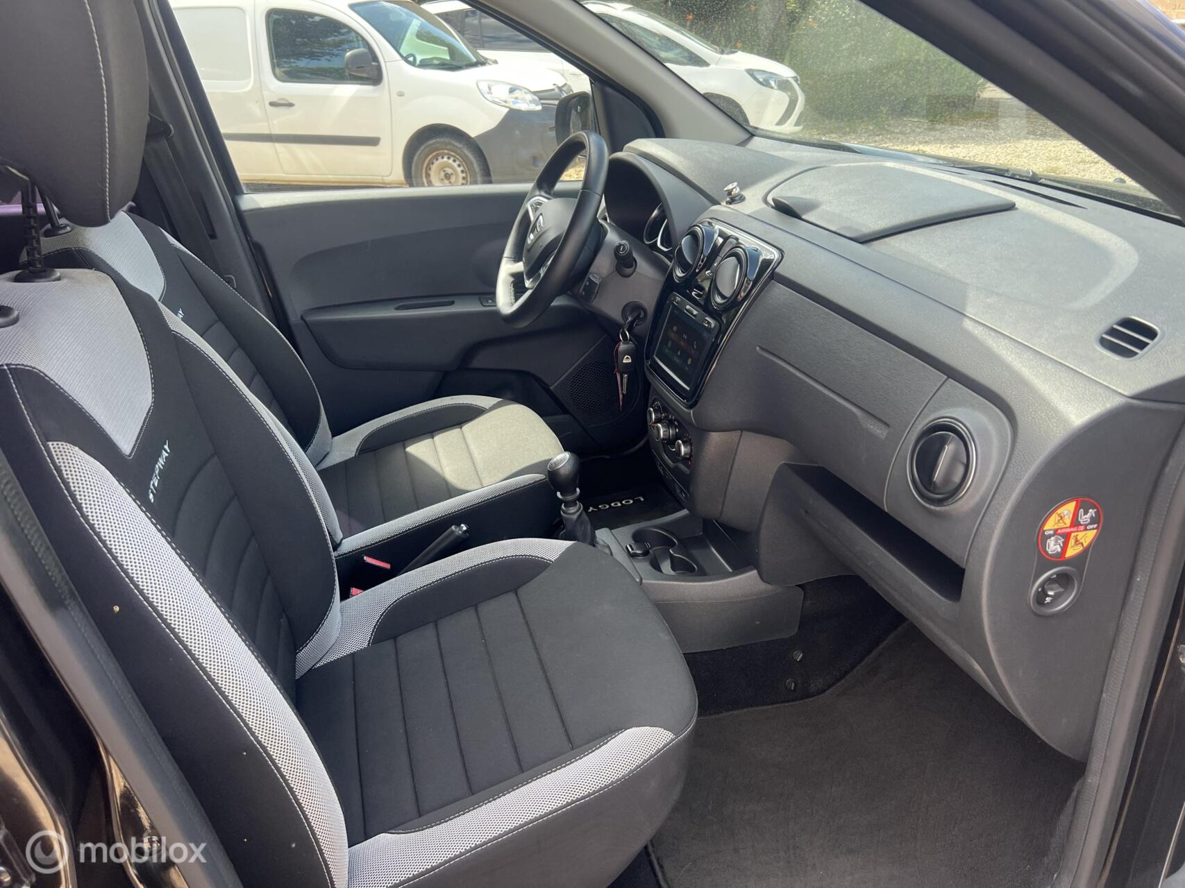 Foto van Dacia Lodgy