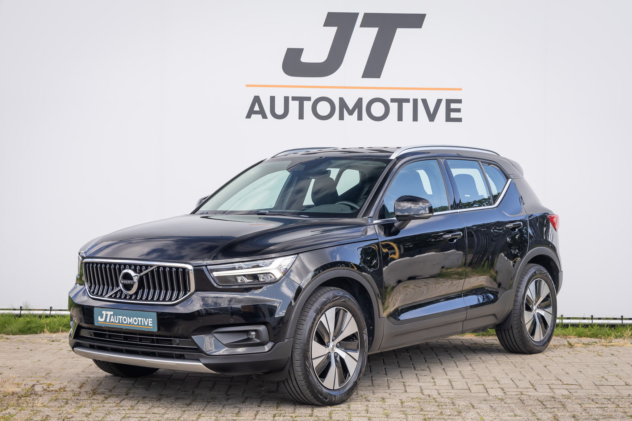 Volvo XC40 1.5 T4 Rech InscrExp adaptive cruise | Camera | pdc | CarPlay | elektrische kofferbak | 2021 - voorkant