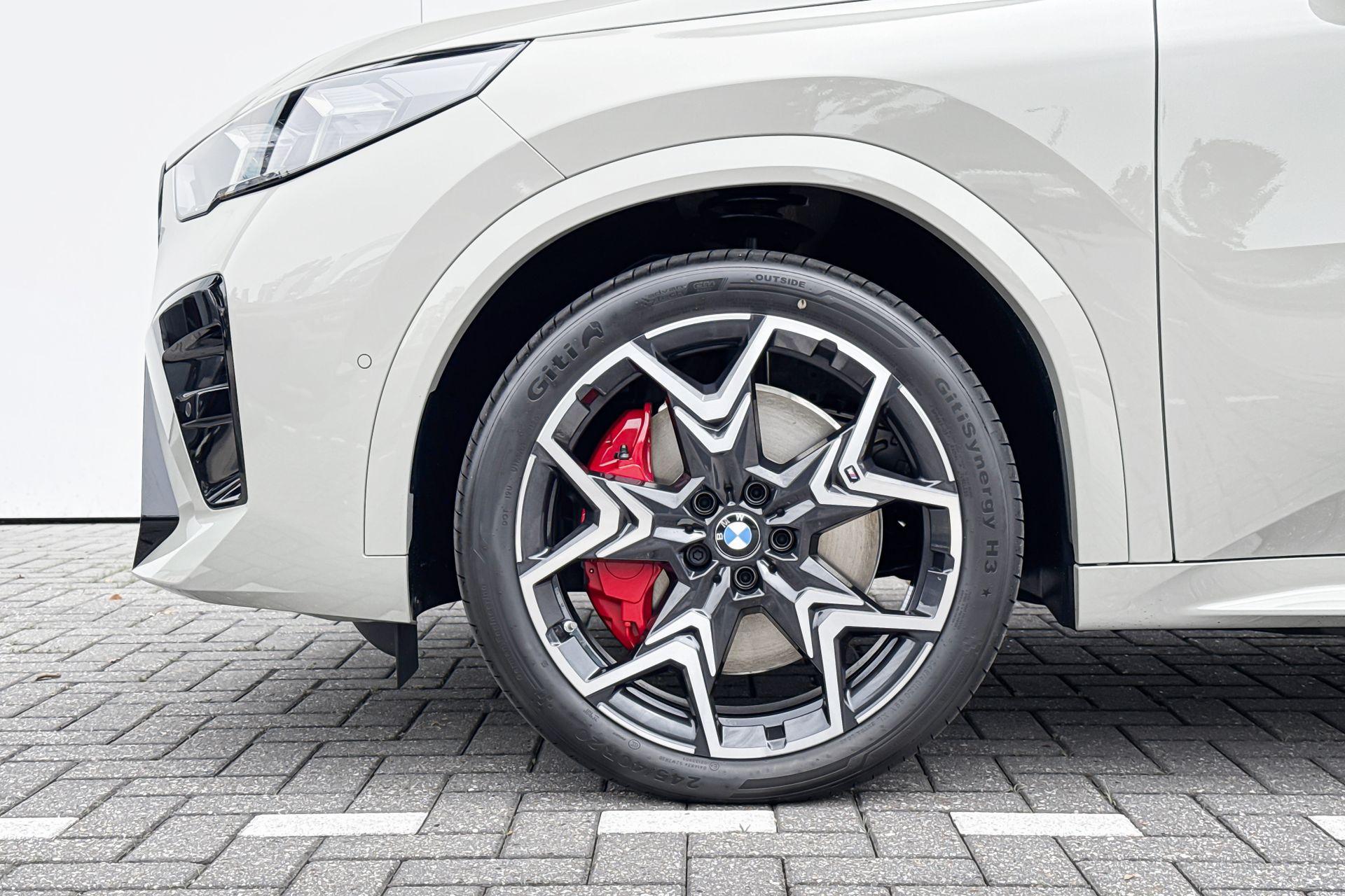 Foto van BMW Ix2 Edrive20