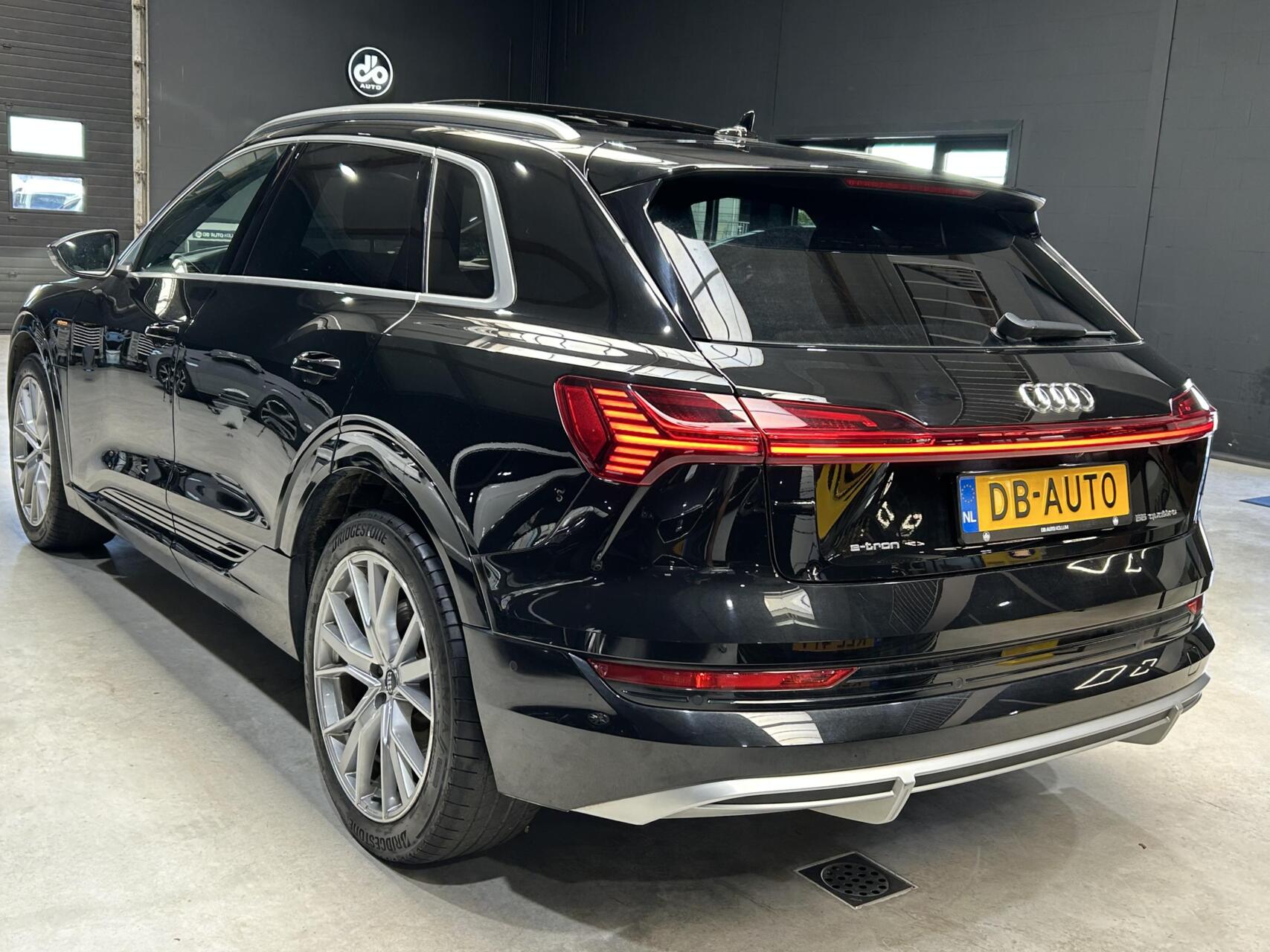 Foto van Audi E-tron