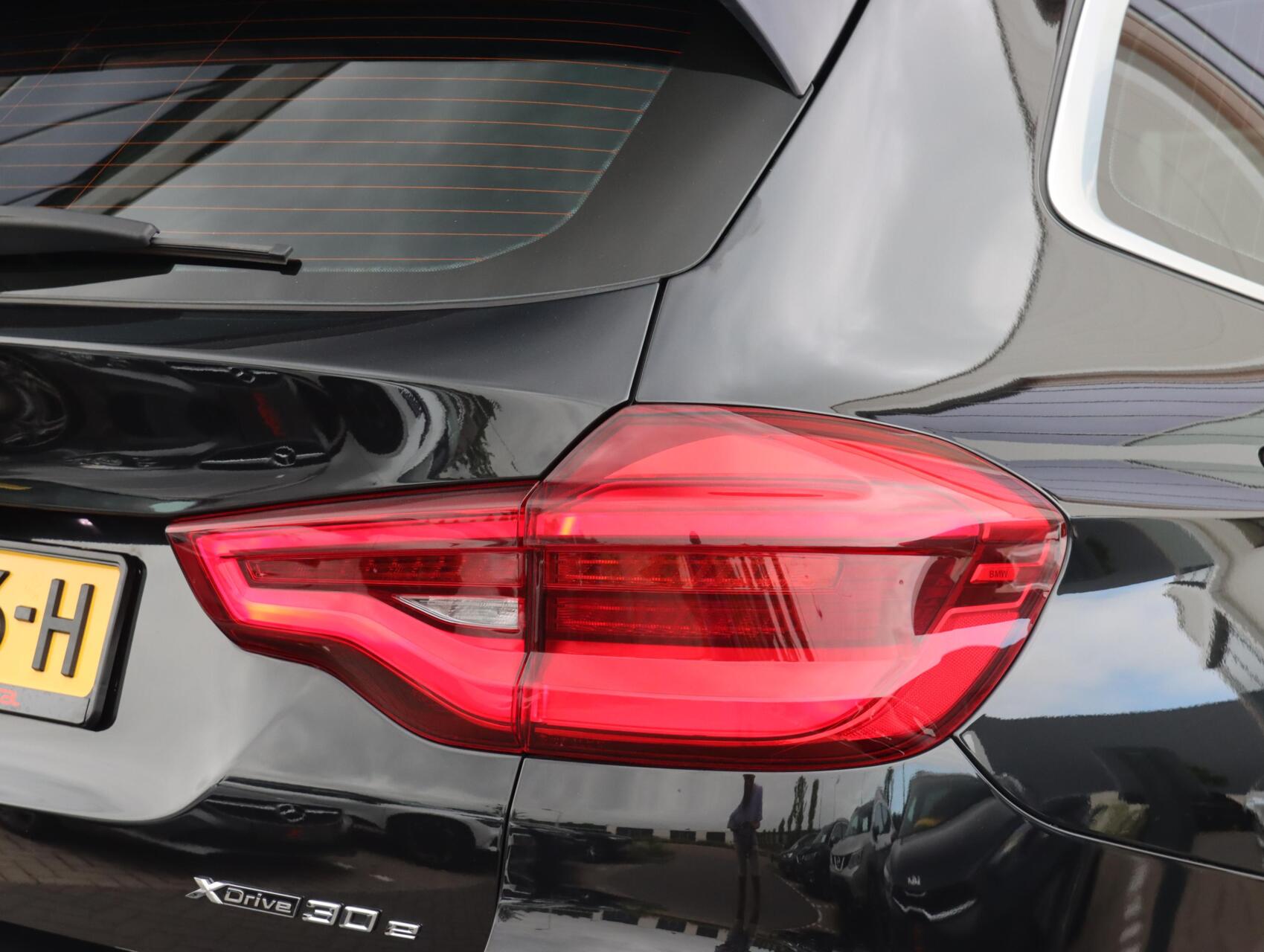 Foto van BMW X3 Xdrive30e