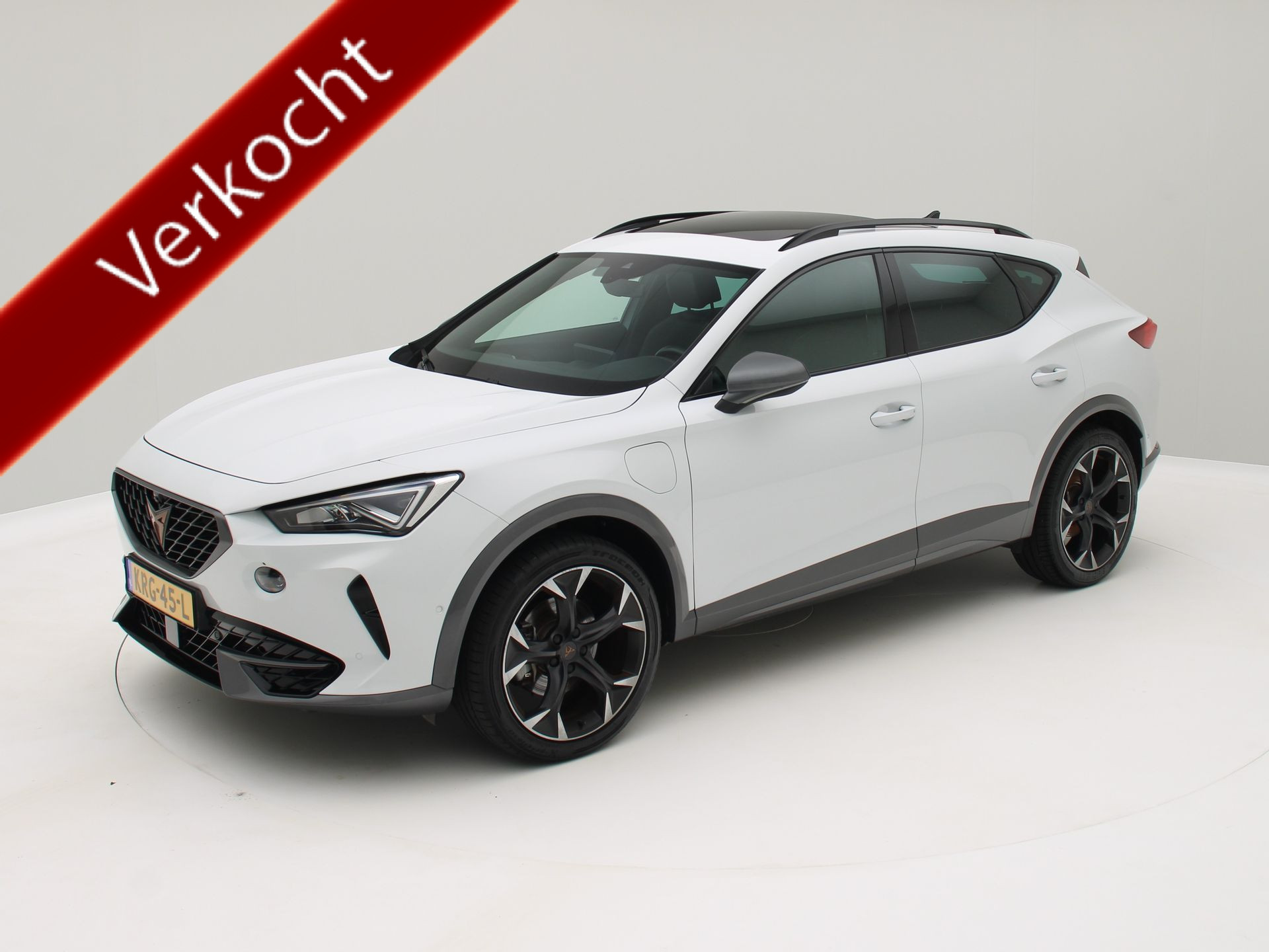 Cupra Formentor E-hybrid 1.4 e-Hybrid Business Panorama / SOH 97% / 19 inch / Carplay / Adapt. cruise 2023 - voorkant