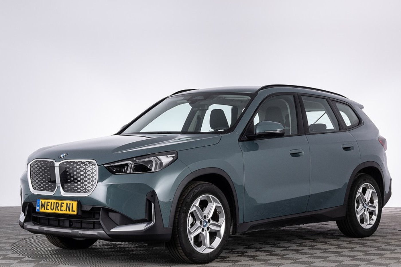 Foto van BMW Ix1