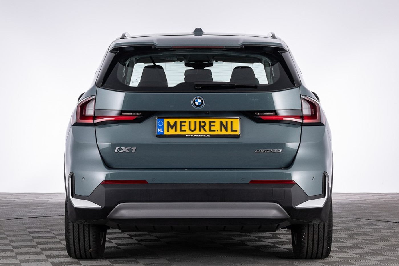 Foto van BMW Ix1