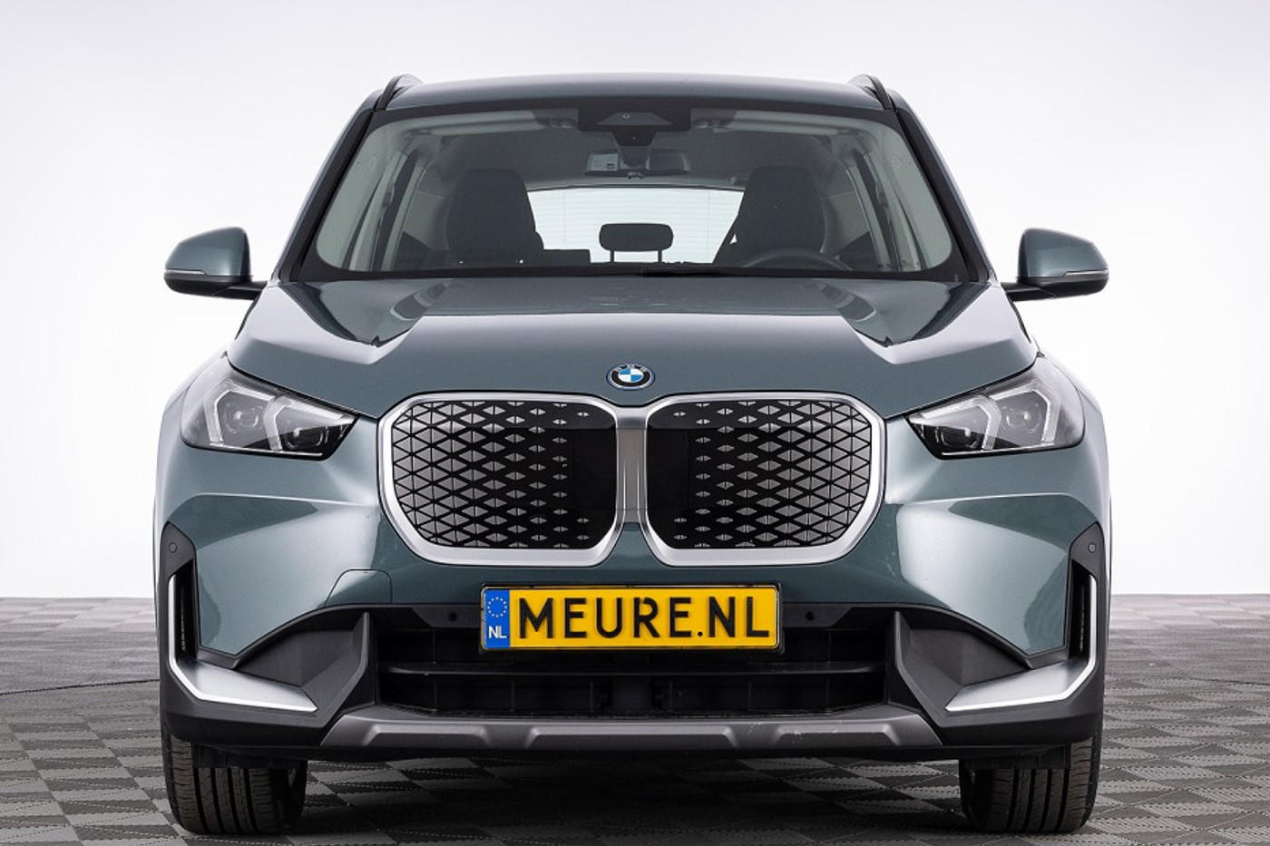 Foto van BMW Ix1
