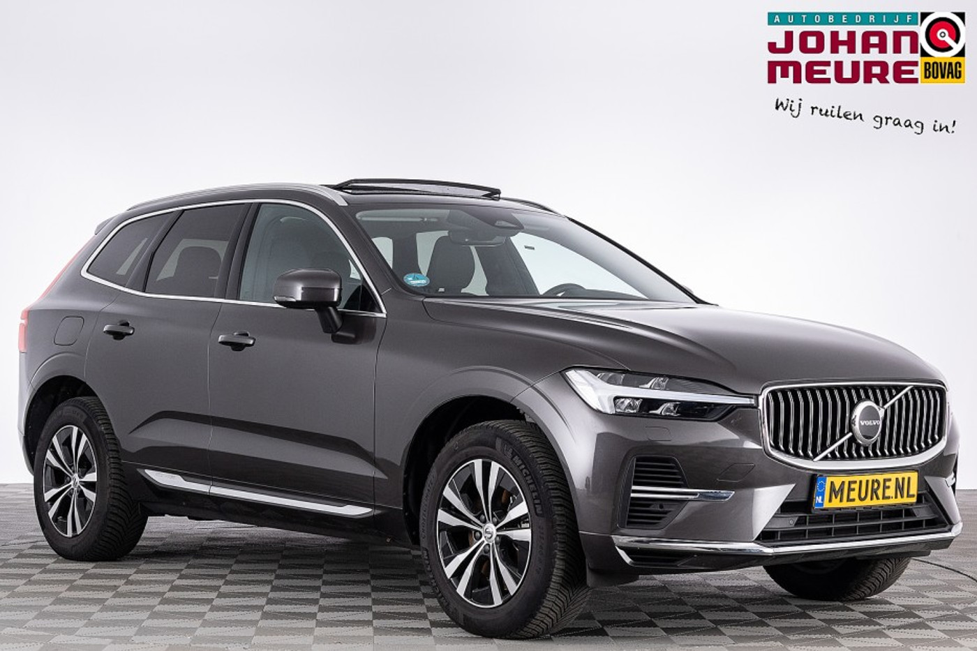 Volvo Xc60 2.0 T6 Plug-in hybrid AWD Core | PANORAMADAK | LEDER | MAPS | Full LED 2024 - voorkant