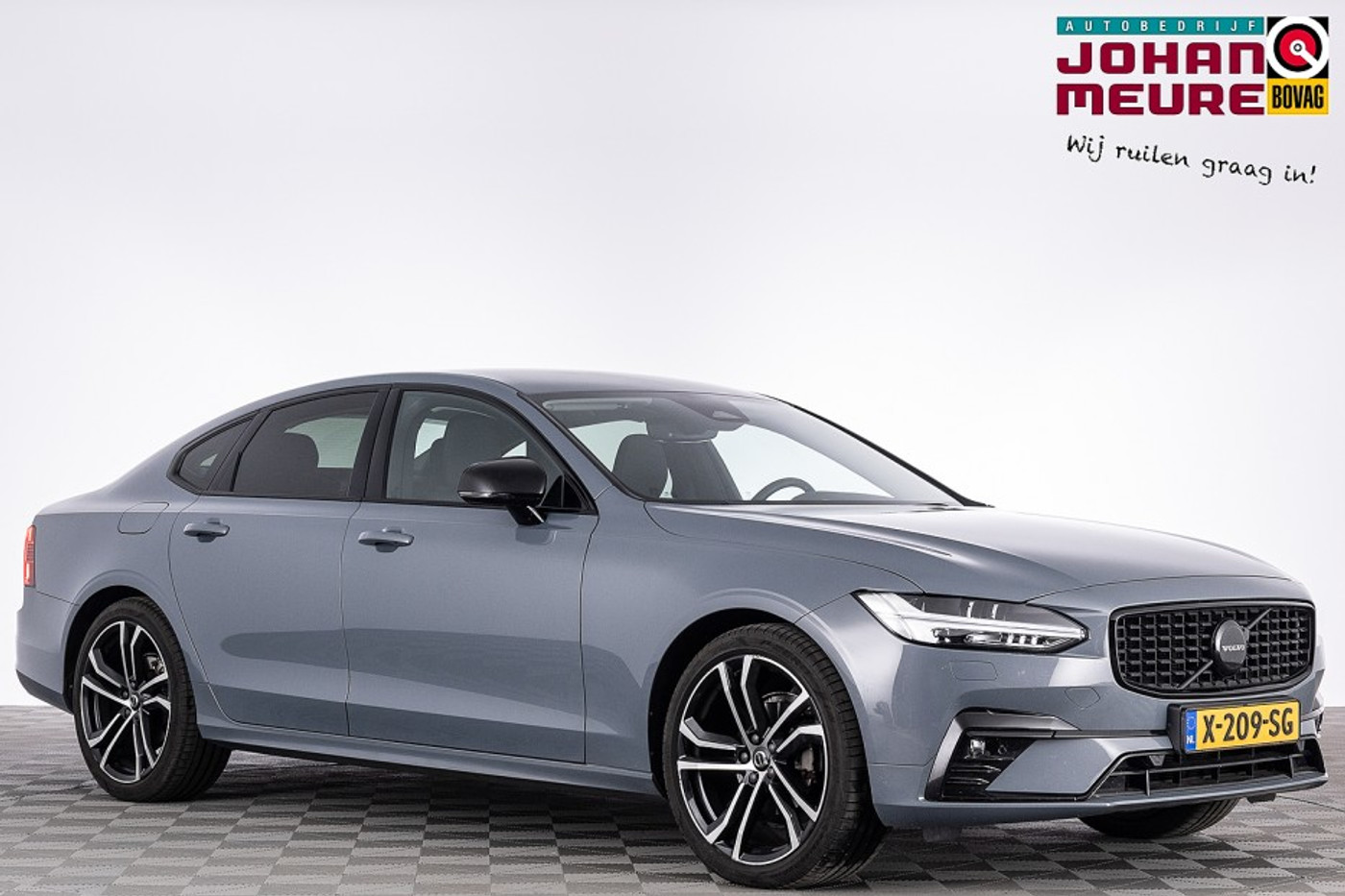 Volvo S90 2.0 B4 Plus Dark | LEDER | CARPLAY | EL. STOELEN | Trekhaak 2023 - voorkant