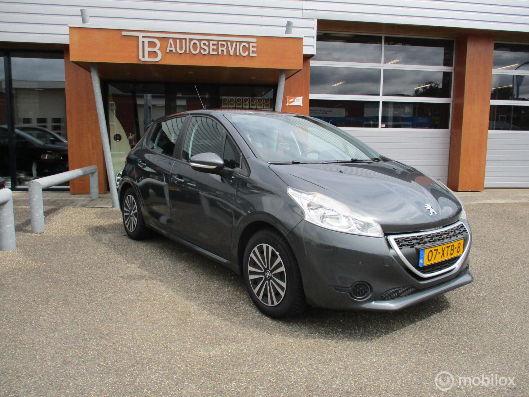 Peugeot 208 1.2 VTi Access 2012 - voorkant