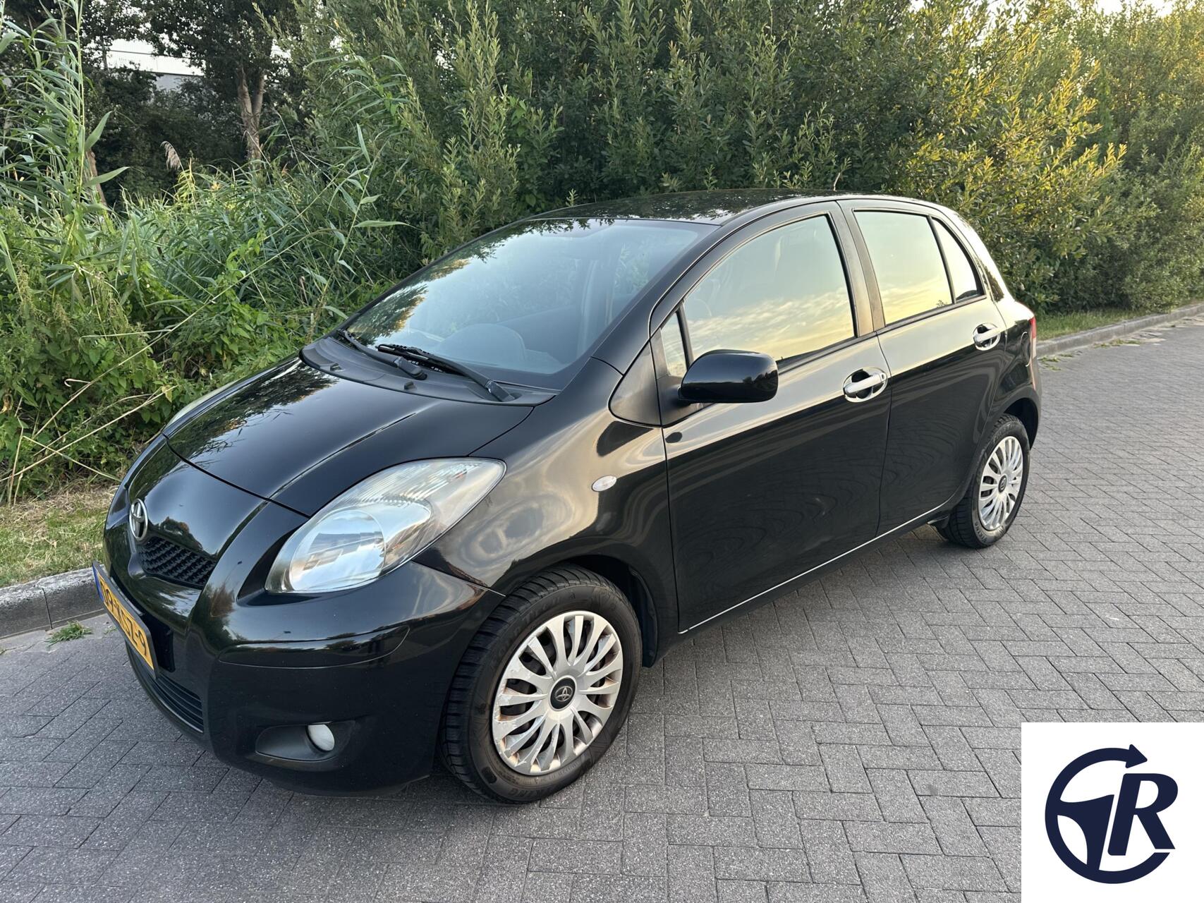 Toyota Toyota Yaris 1.3 VVTi Aspiration 2010 - voorkant
