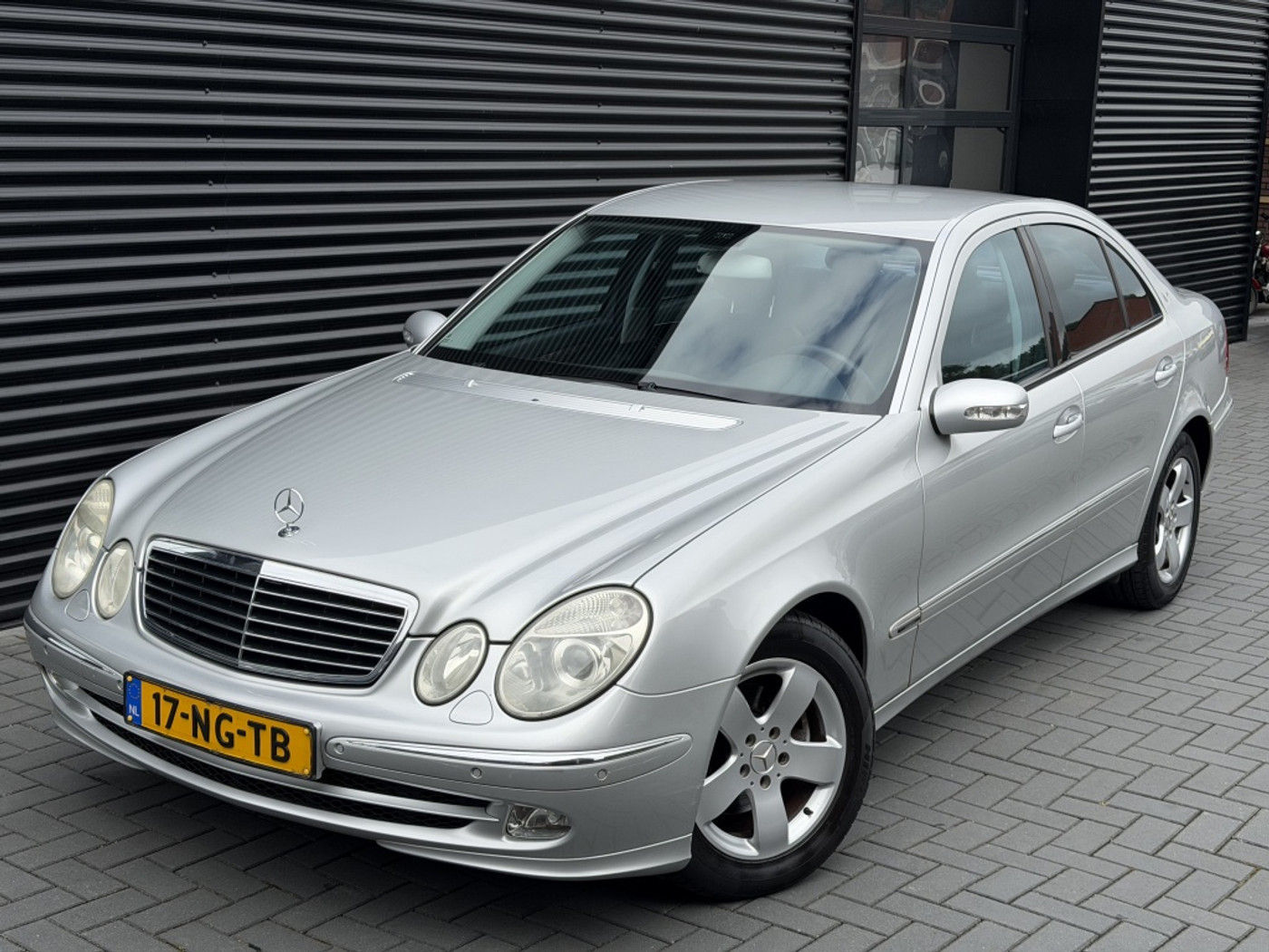 Mercedes-Benz E 240 240 Avantgarde| AUTOMAAT| LEER| CLIMA| NAVI| CRUISE 2003 - voorkant