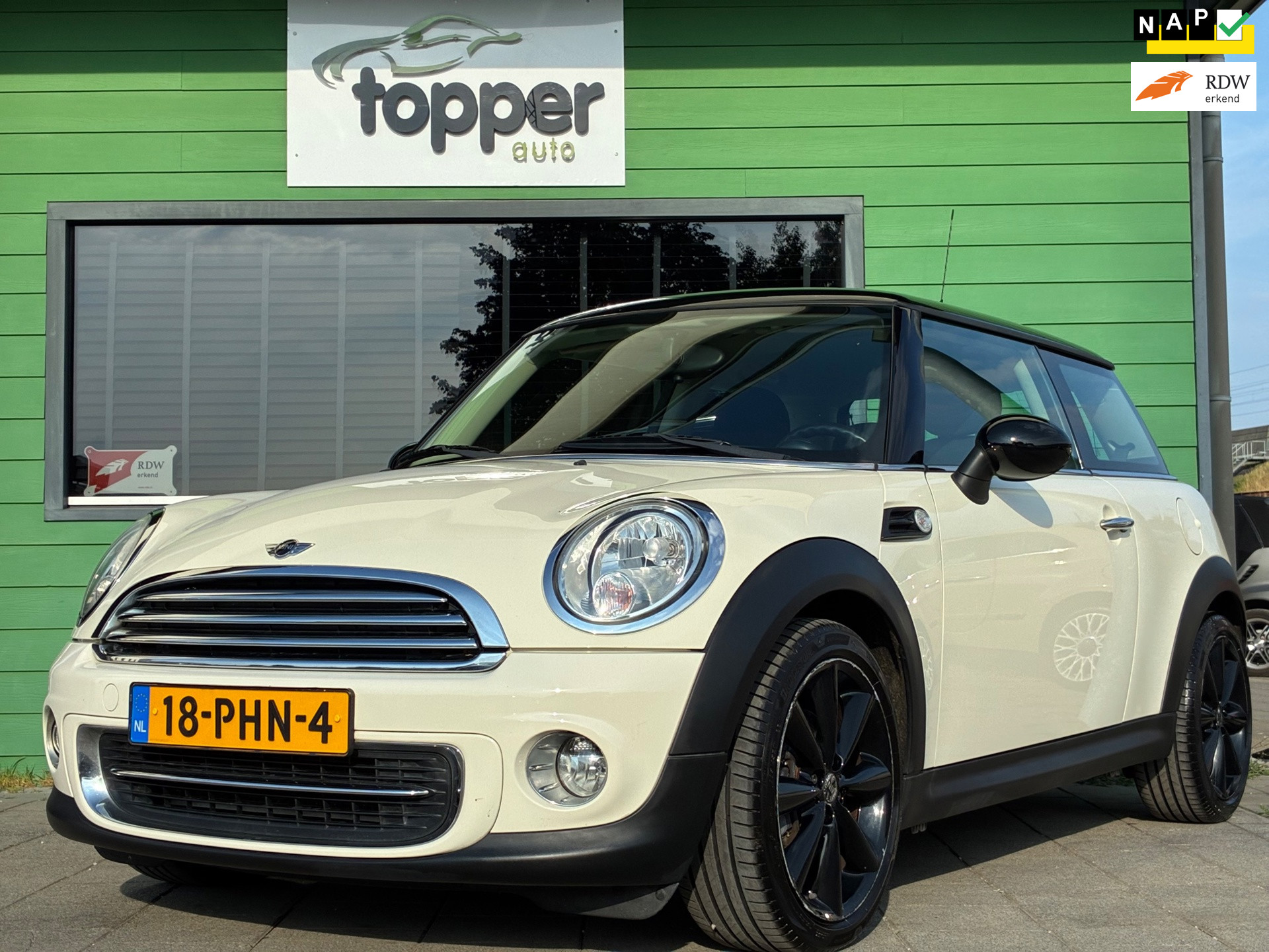 Mini Cooper 1.6 Cooper Business Line|2e Eigenaar|Two Tone|Airco|CruiseControl|LM-Velgen| 2011 - voorkant