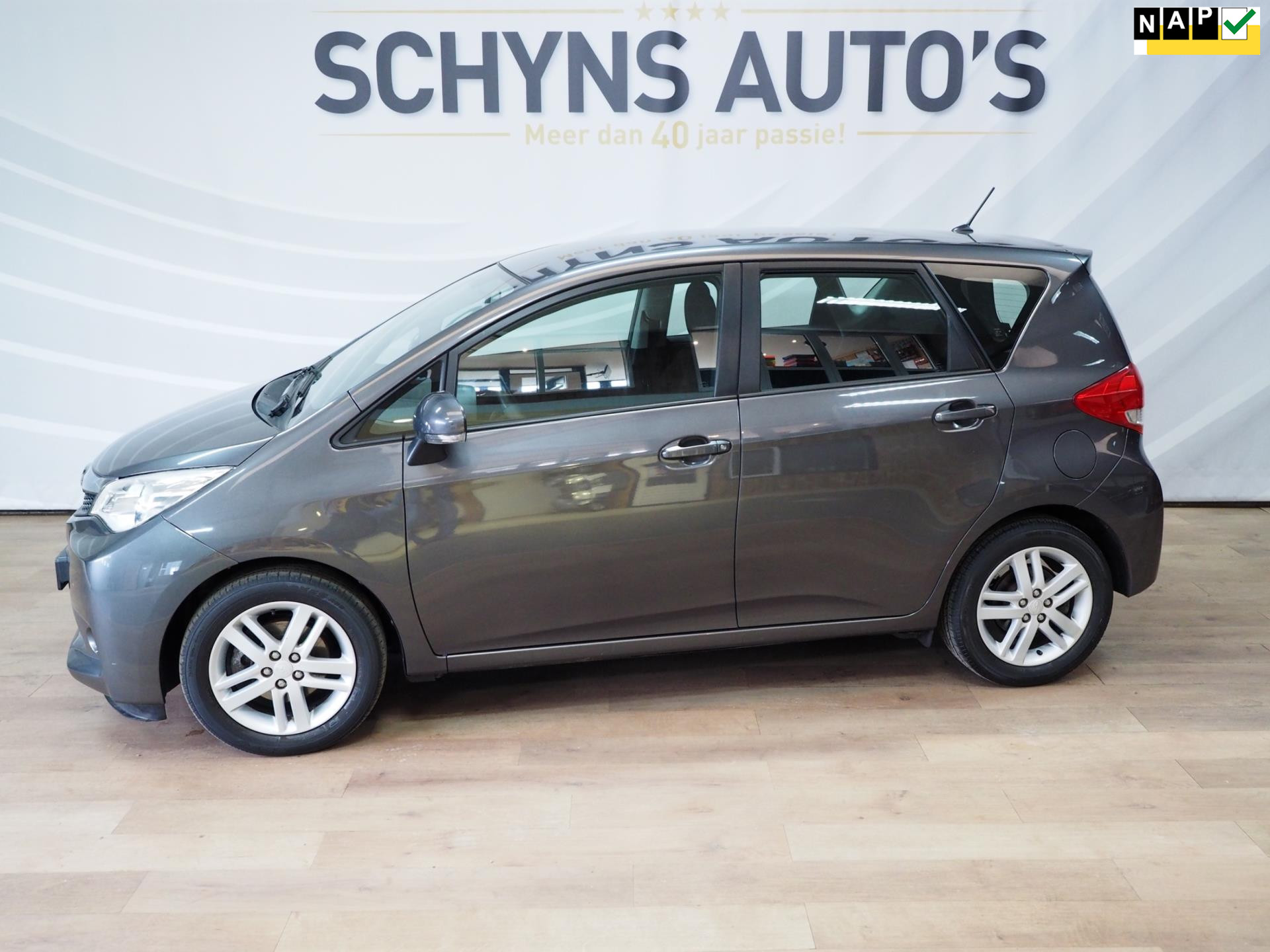 Subaru Trezia 1.3 Luxury 6-bak (Toyota verso idem)/Afneembare trekhaak 2011 - voorkant