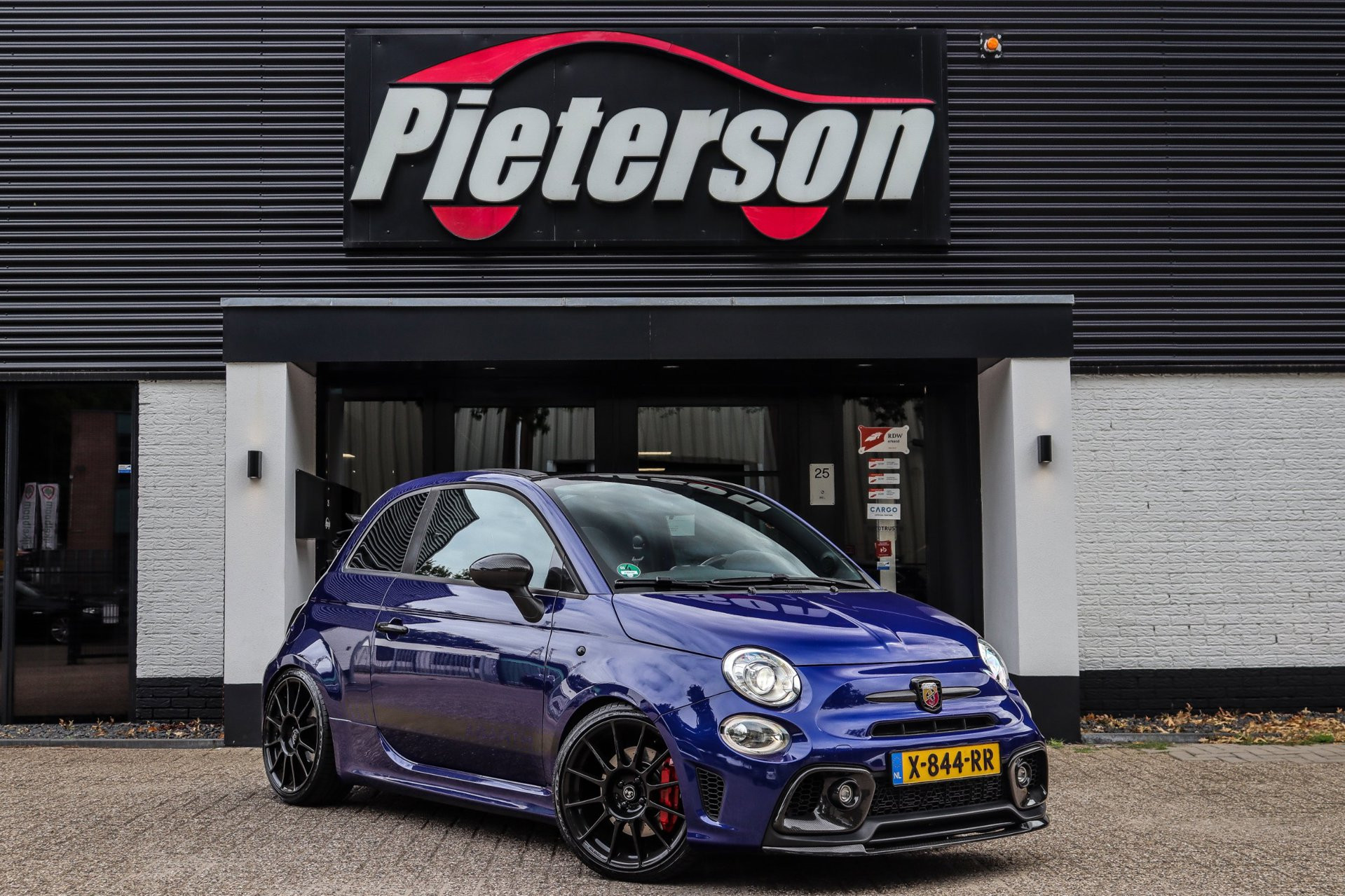 Fiat Abarth 500 1.4 T-Jet Abarth Competizione 262PK H&S CORSE 2016 - voorkant