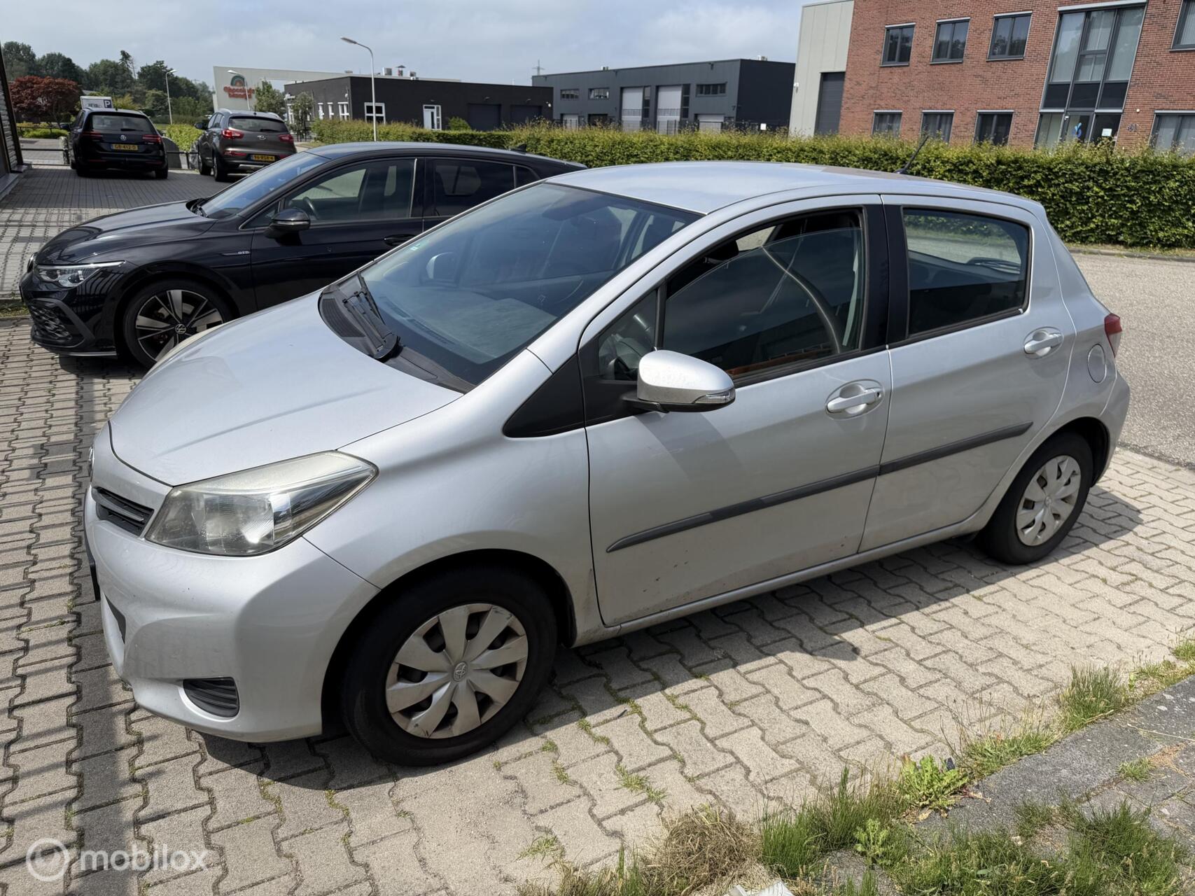 Toyota Toyota Yaris 1.0 VVT-i Aspiration Koppaking lek 2013 - voorkant