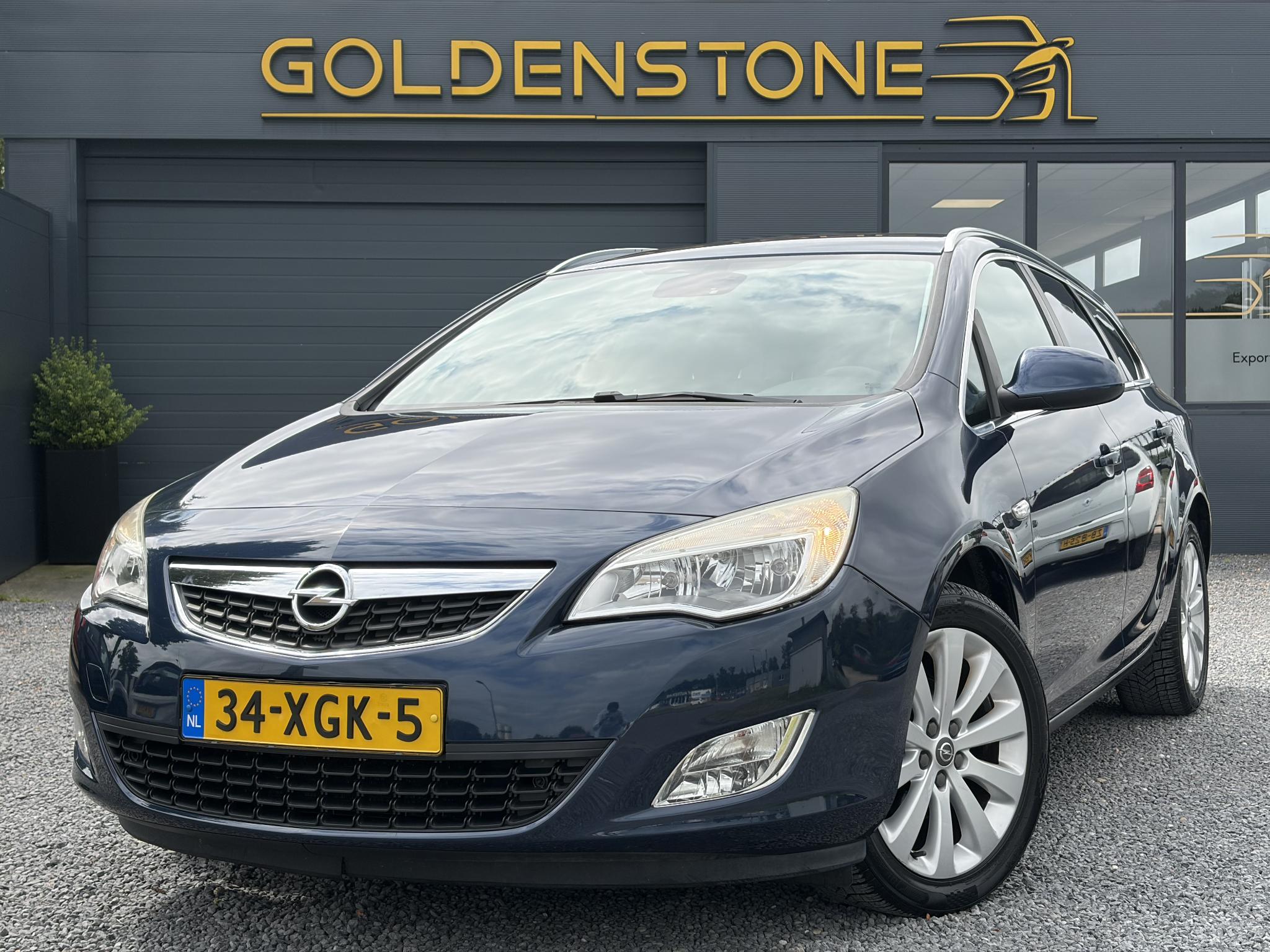 Opel Astra Sports Tourer 1.4 Turbo Cosmo 2012 - voorkant