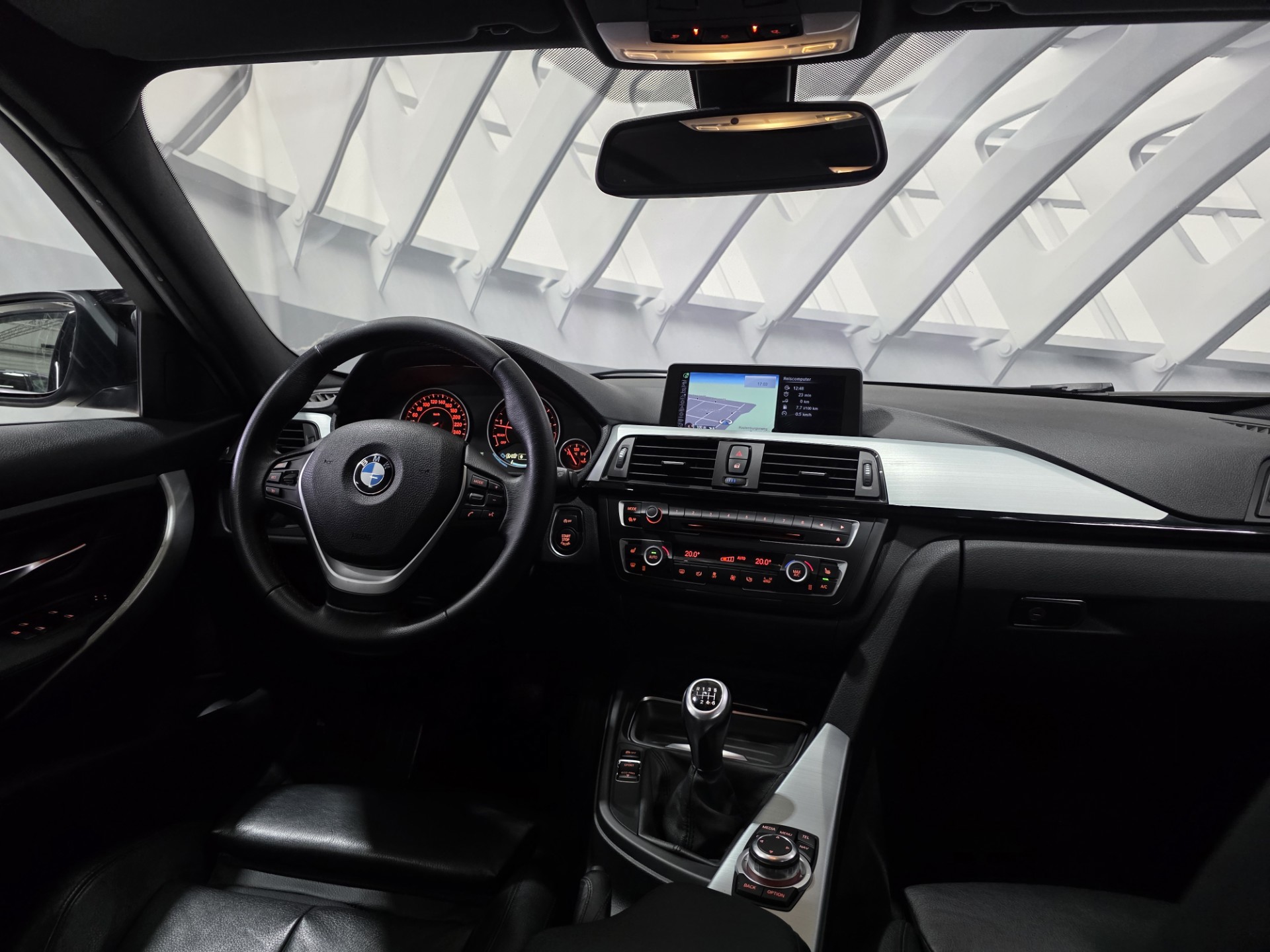 Foto van BMW 320i Ed